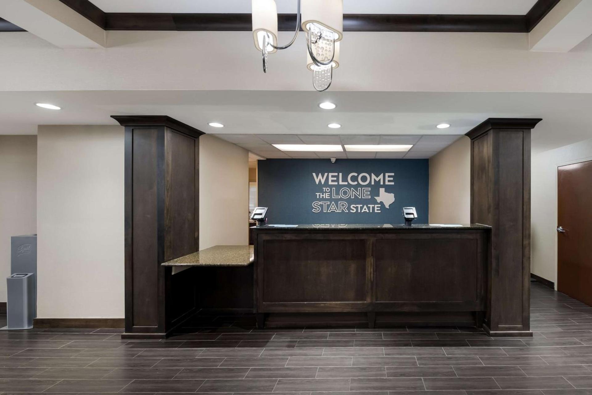 Hampton Inn Marshall photo 7