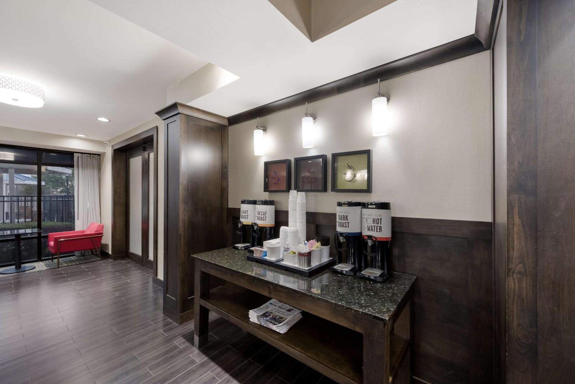 Hampton Inn Marshall photo 10
