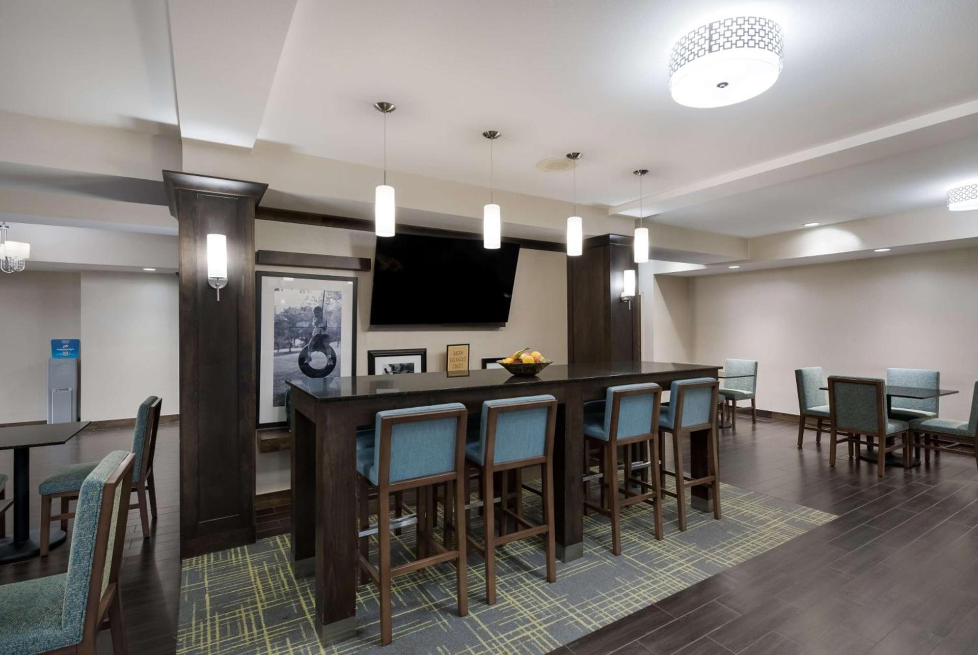 Hampton Inn Marshall photo 14