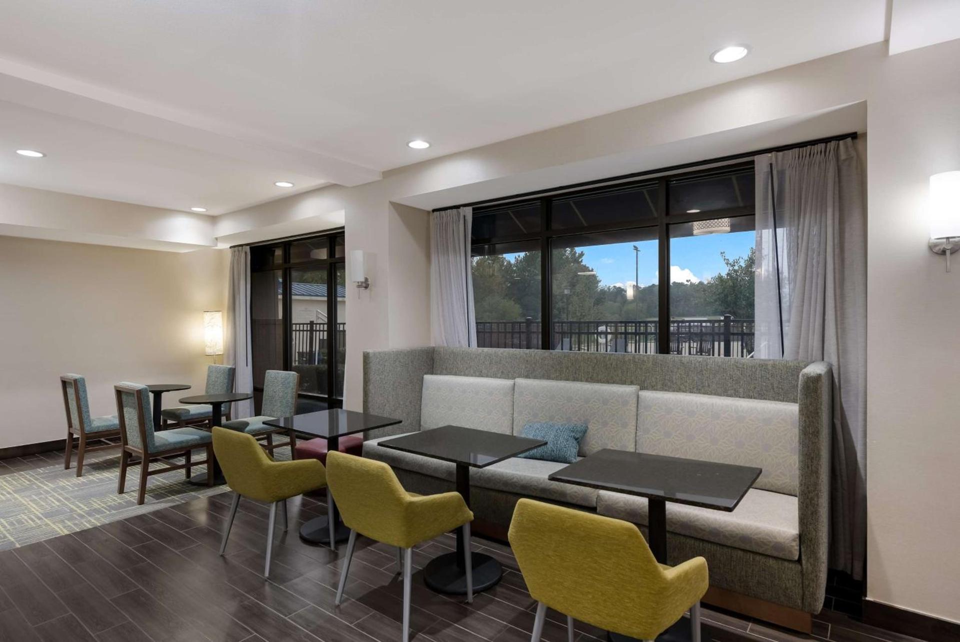 Hampton Inn Marshall photo 15