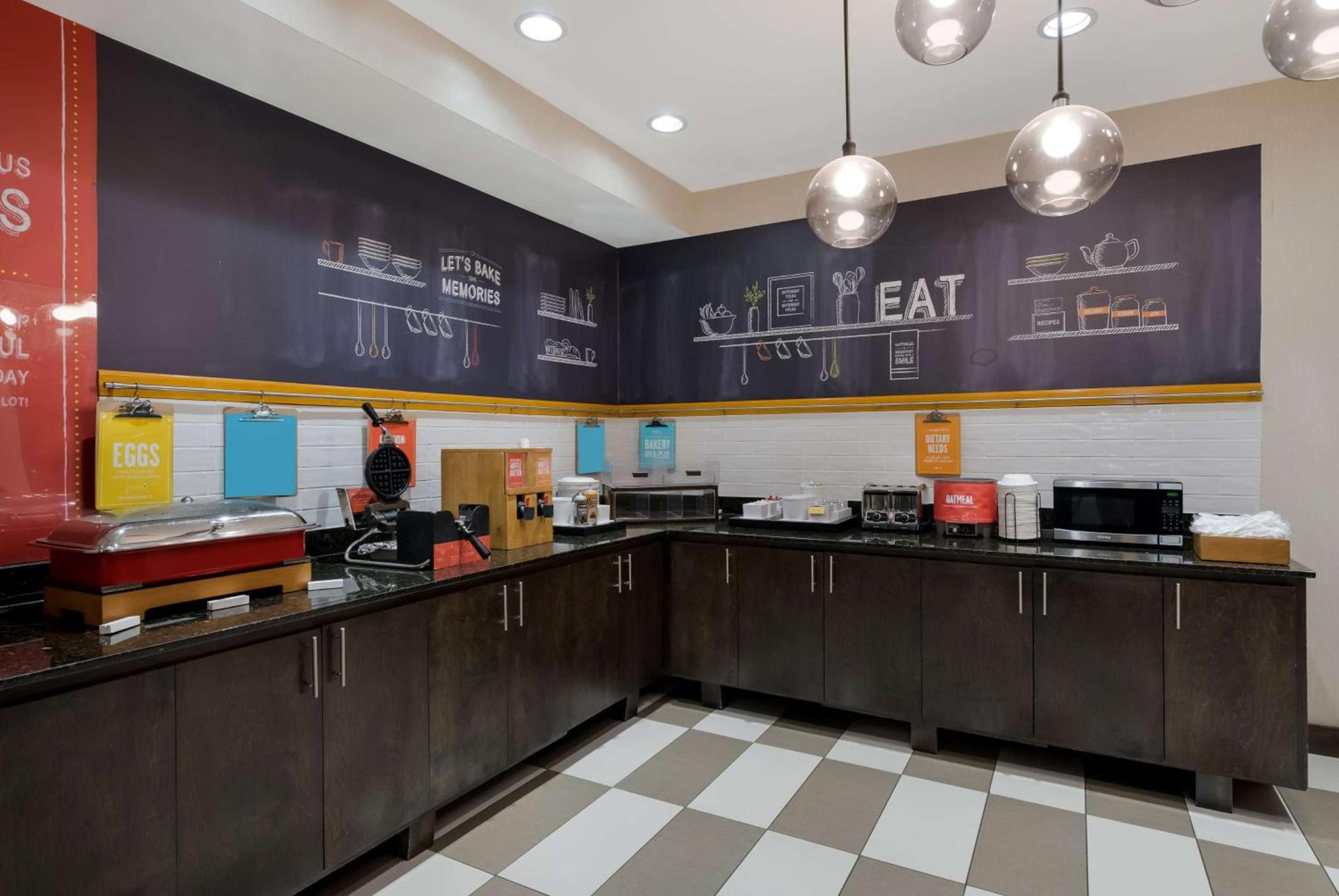 Hampton Inn Marshall photo 17