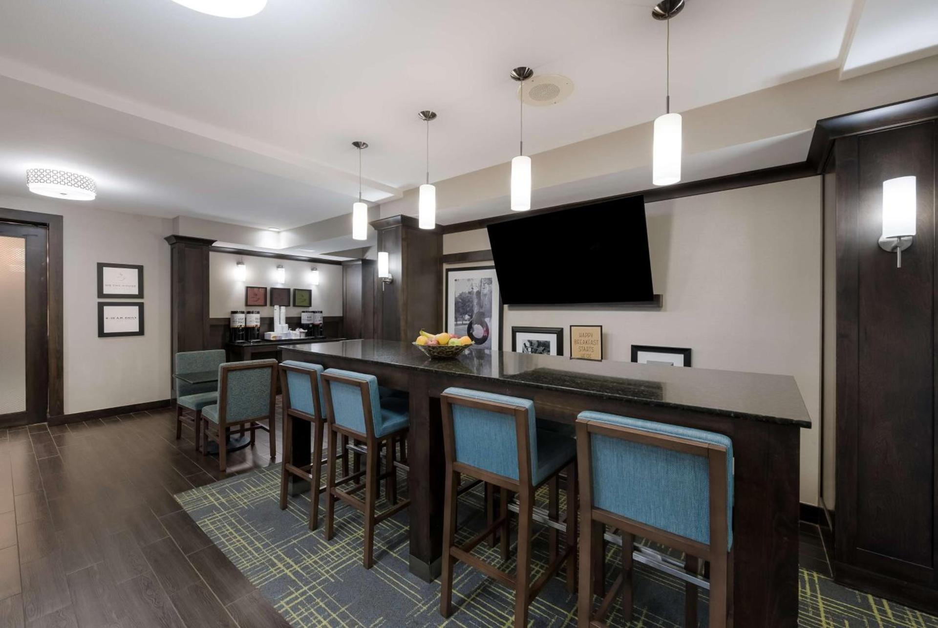 Hampton Inn Marshall photo 19