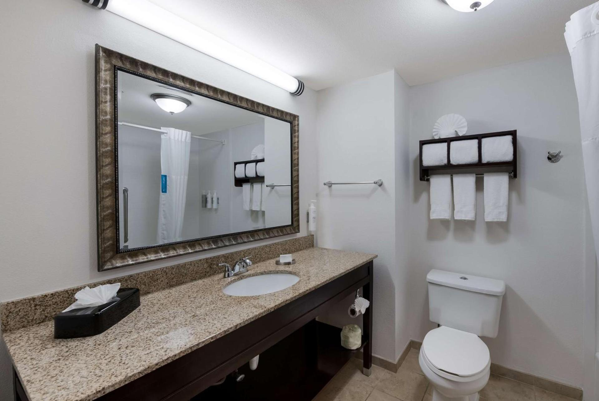 Hampton Inn Marshall photo 23