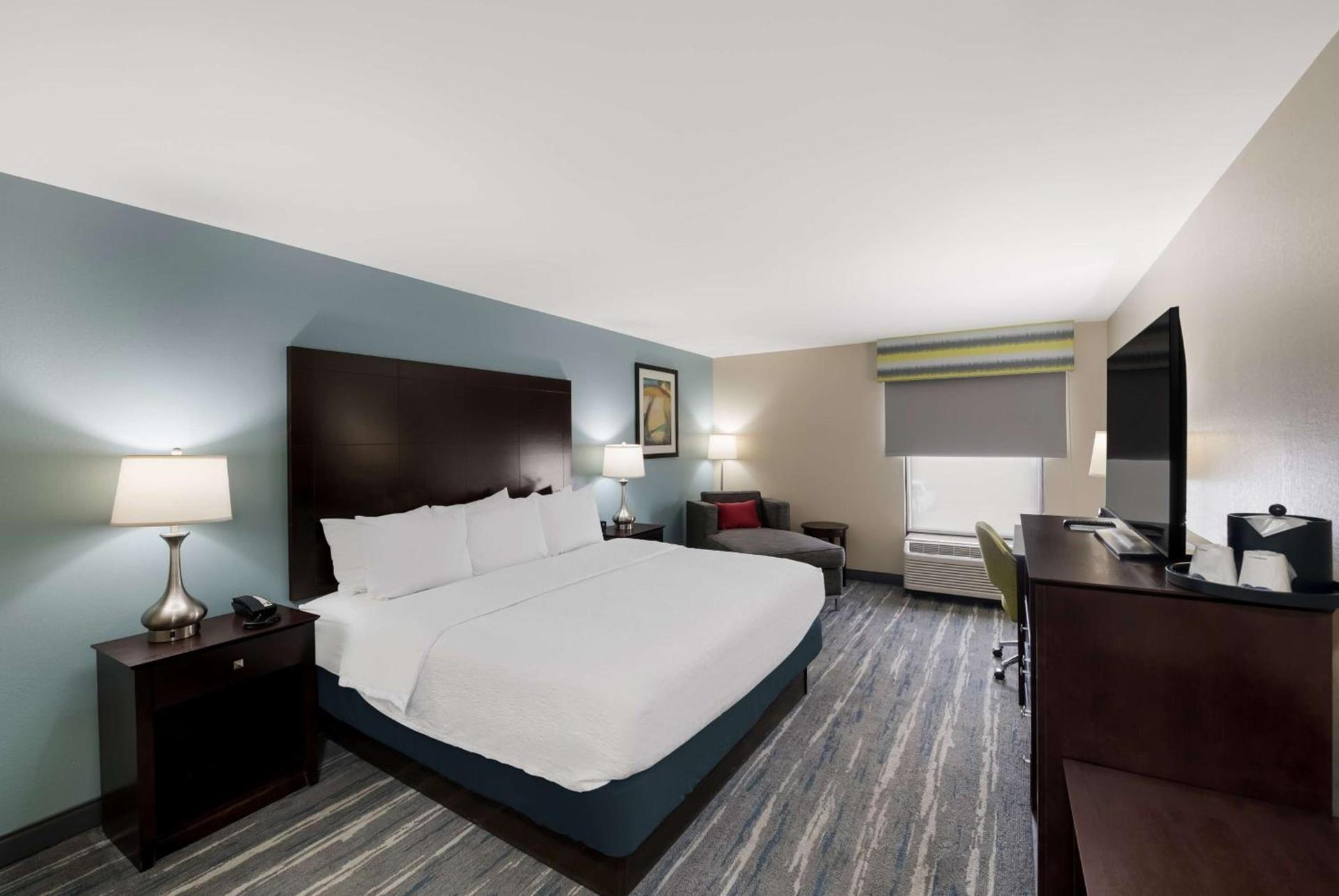 Hampton Inn Marshall photo 24