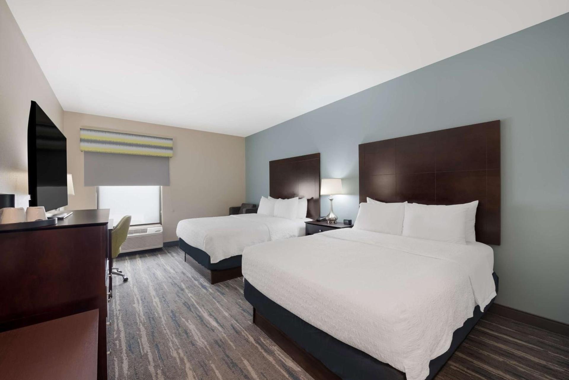 Hampton Inn Marshall photo 25