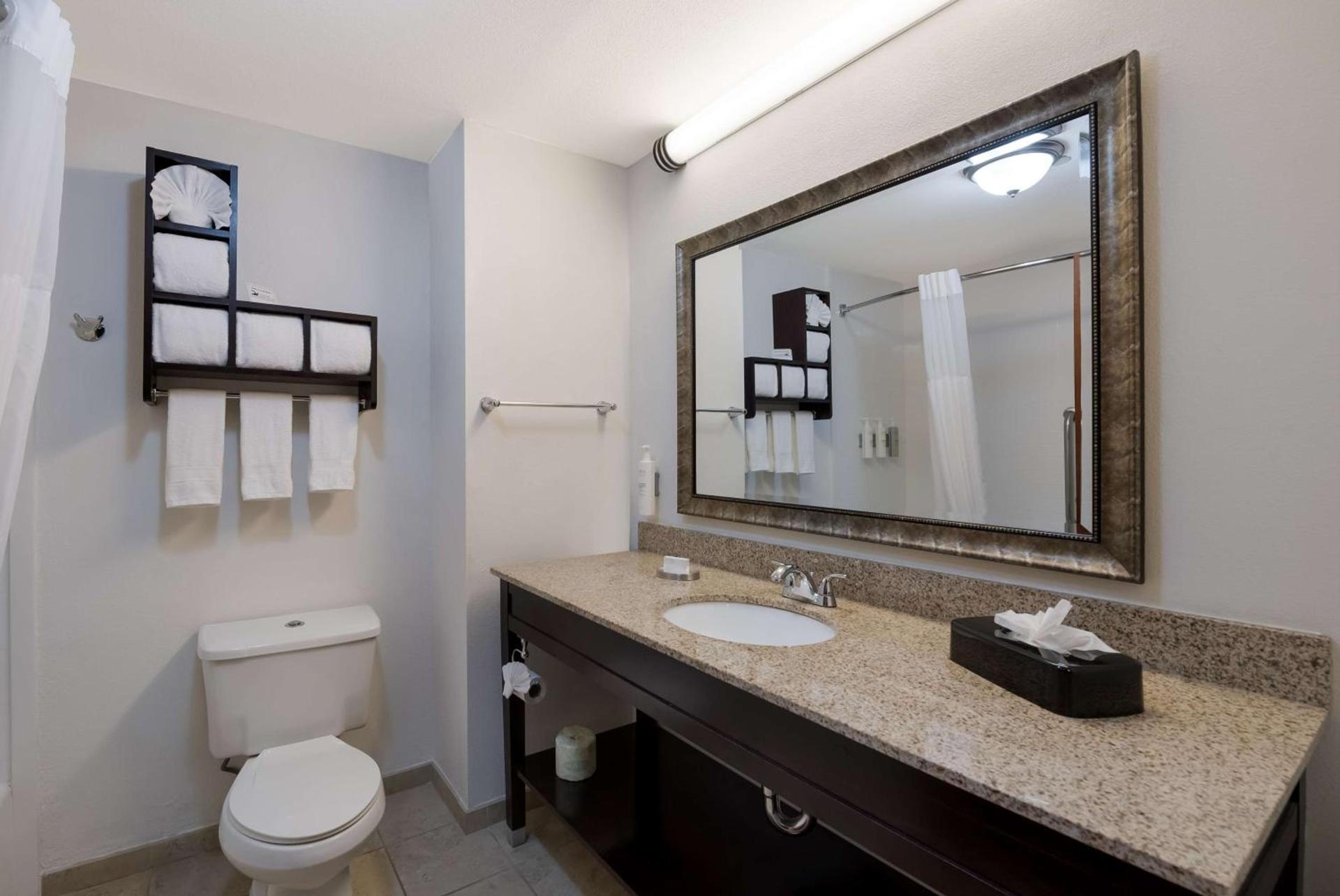 Hampton Inn Marshall photo 26
