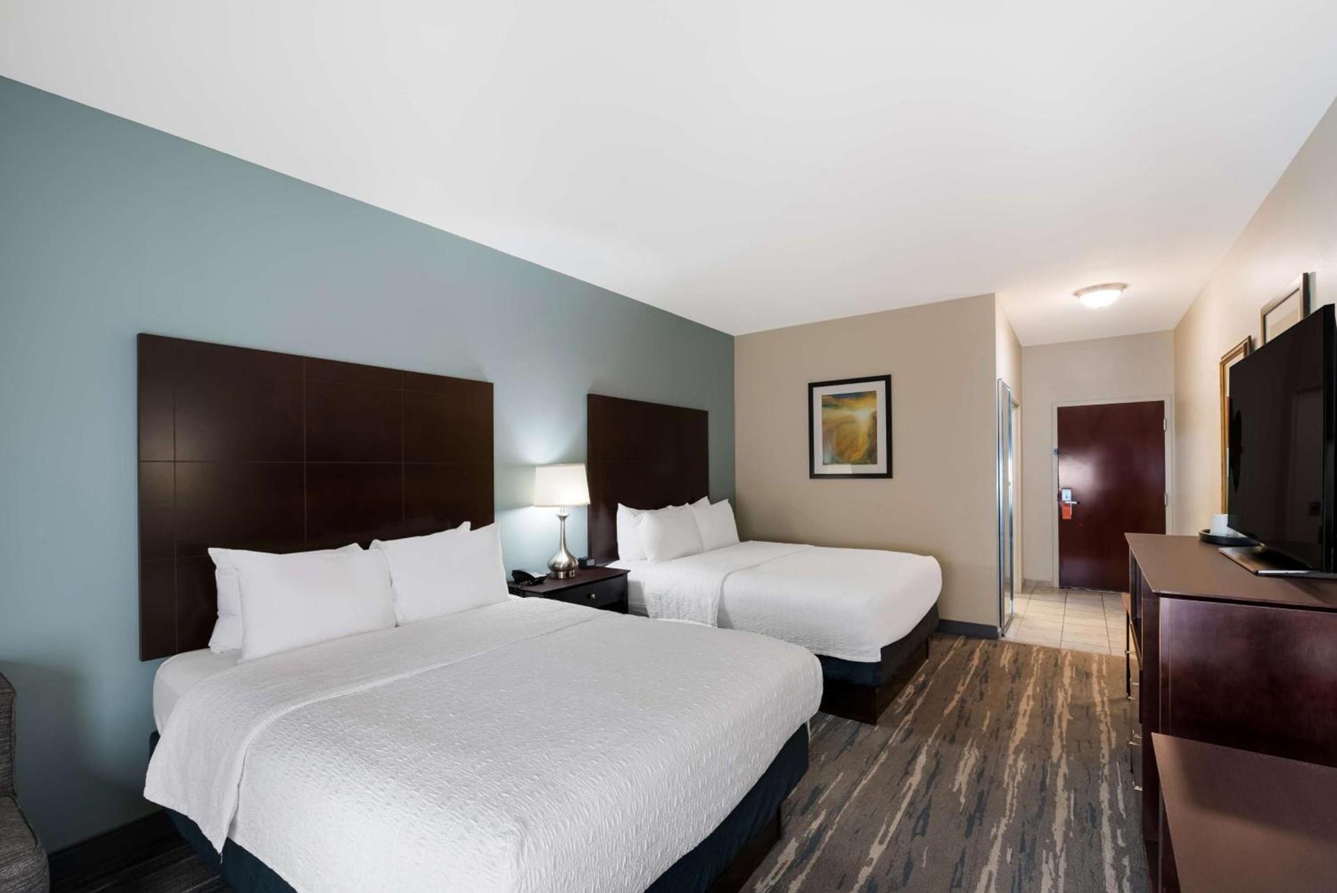 Hampton Inn Marshall photo 28