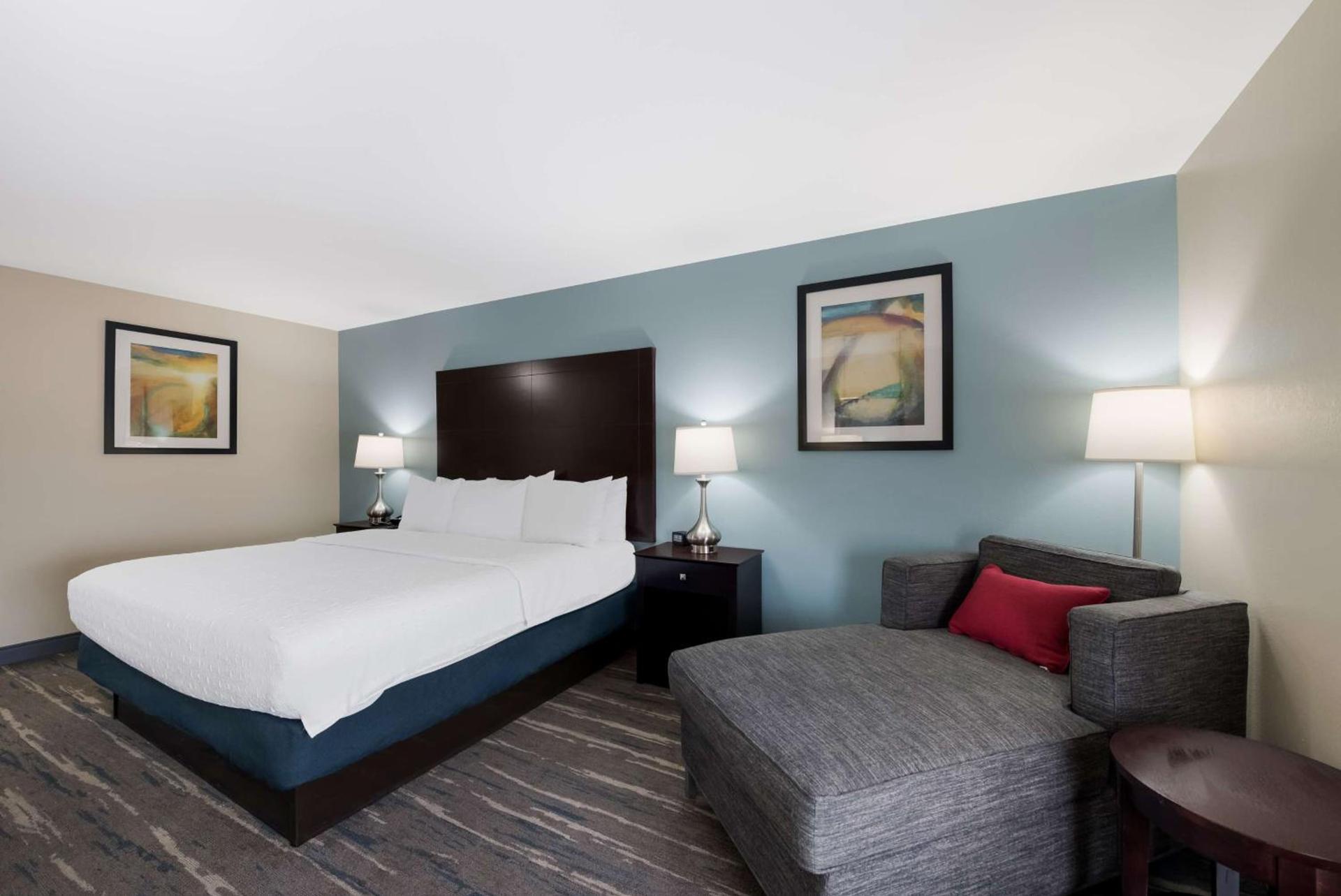 Hampton Inn Marshall photo 31
