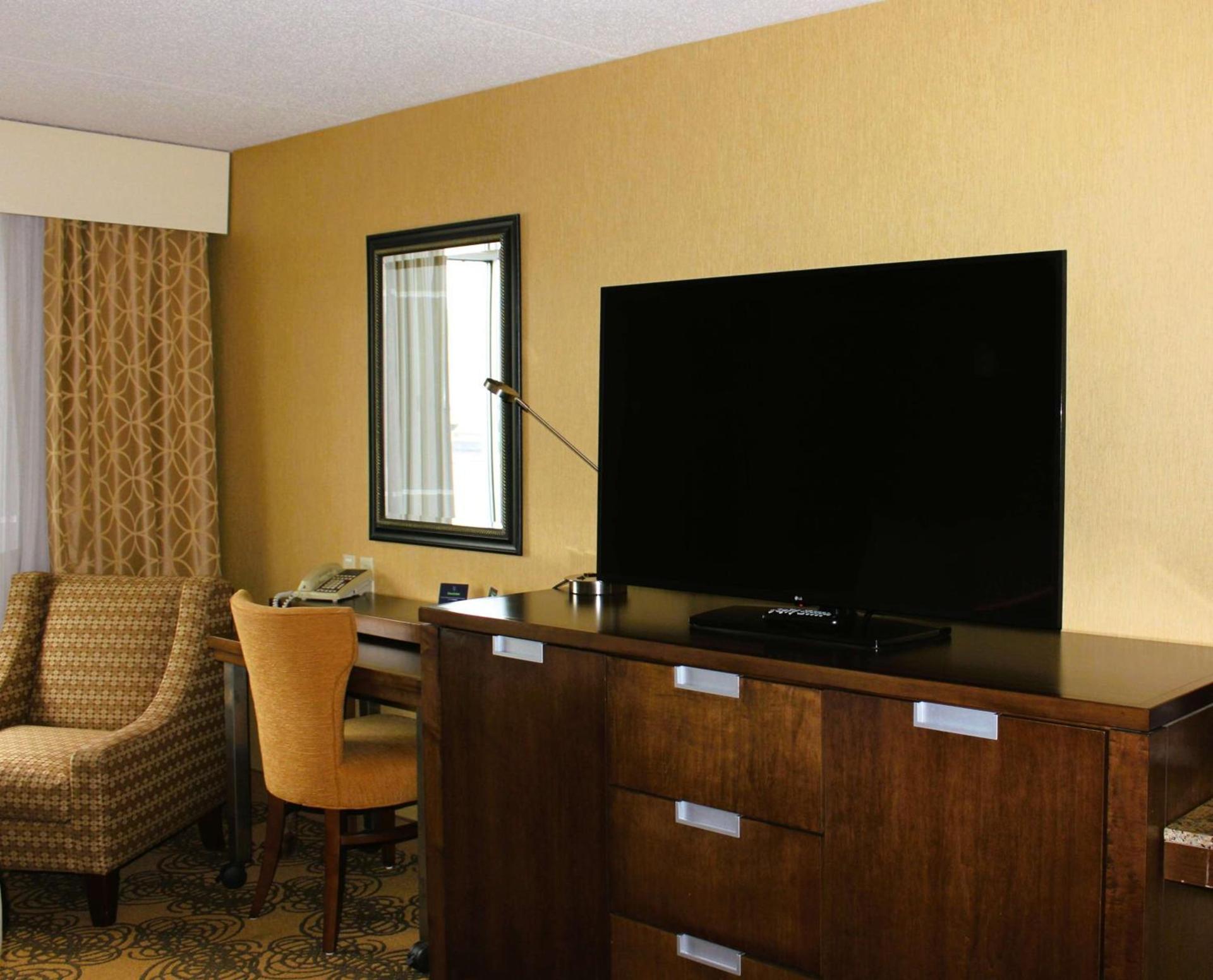 DoubleTree by Hilton Bay City - Riverfront photo 38