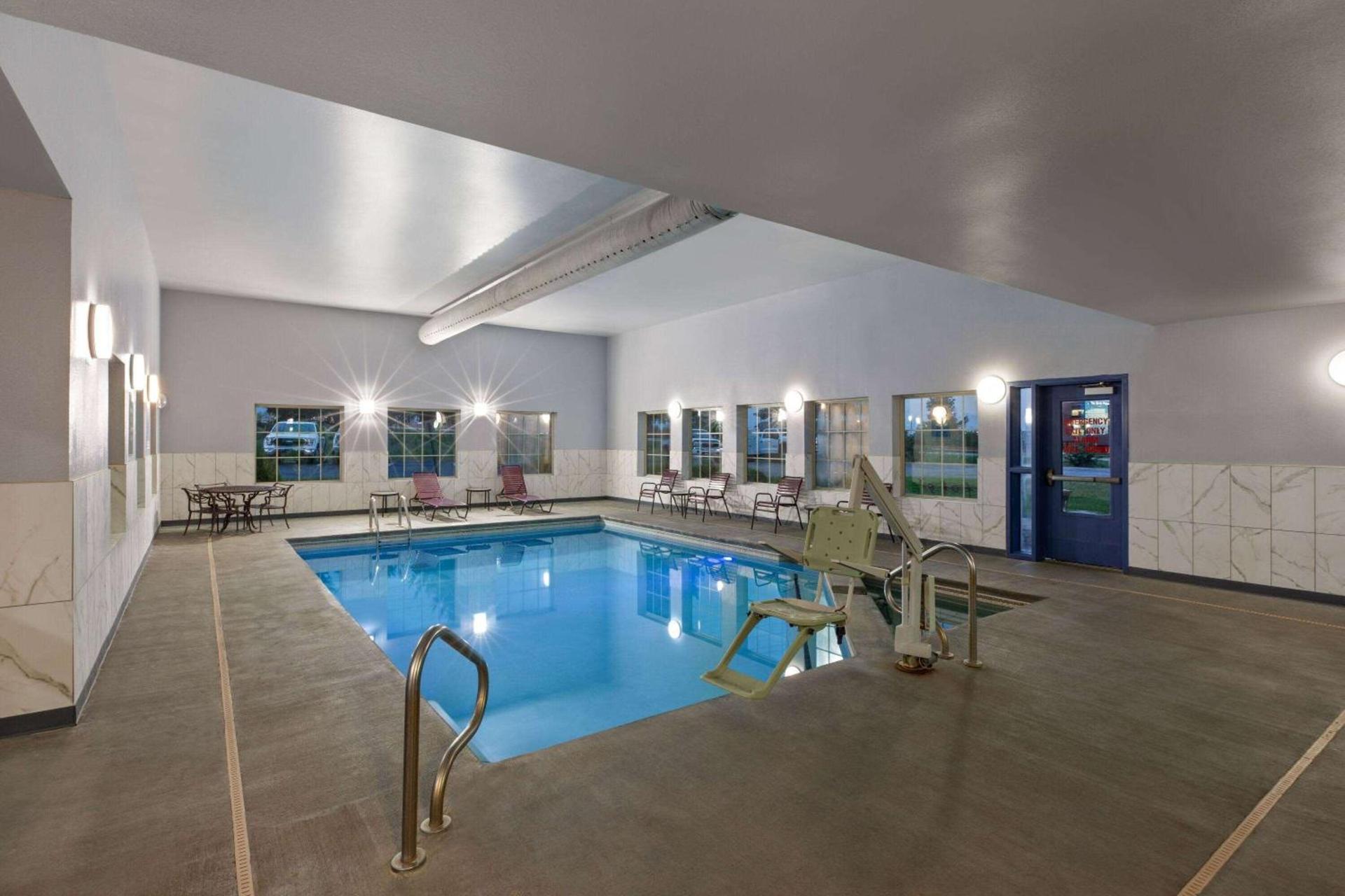 La Quinta by Wyndham Olathe photo 4