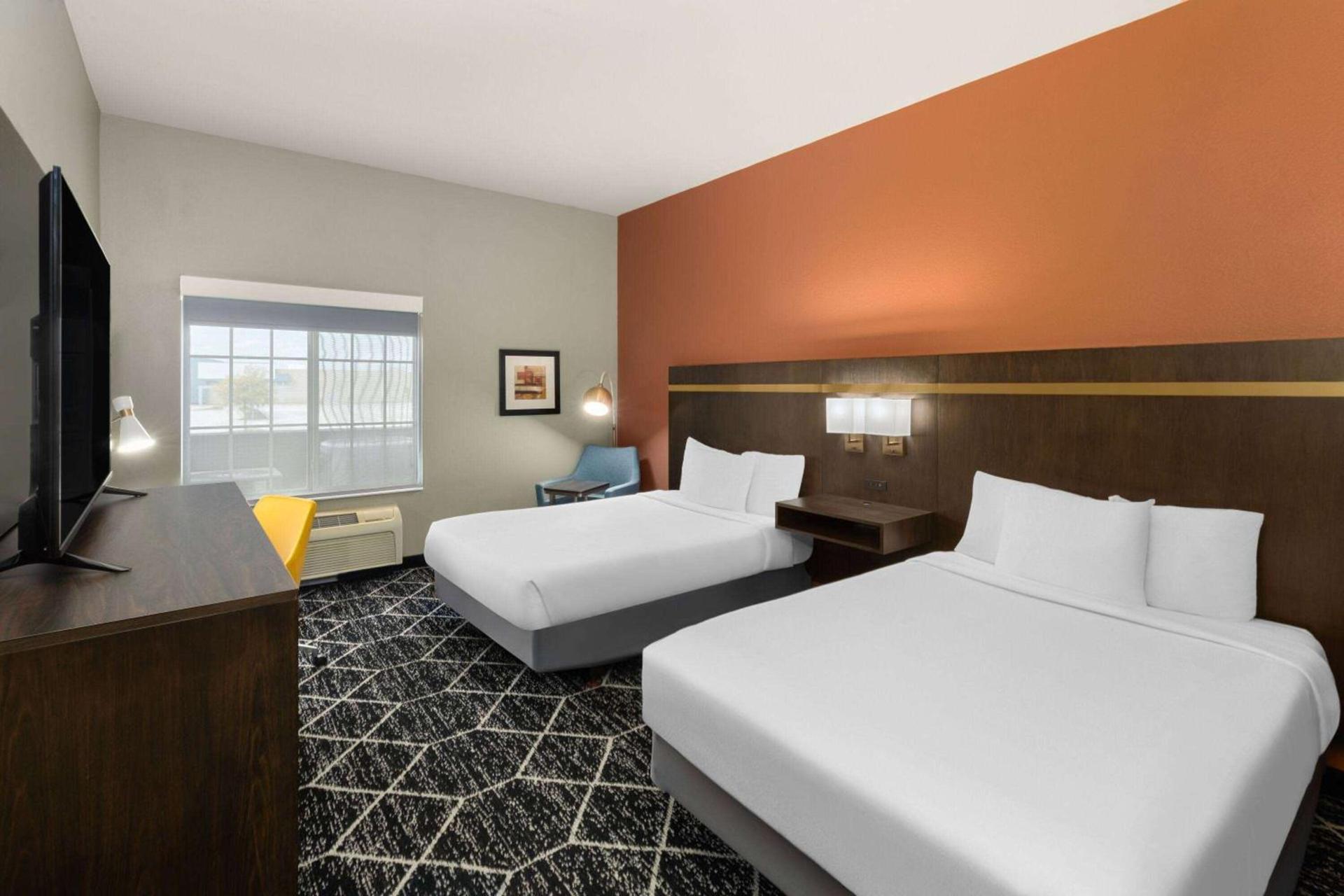 La Quinta by Wyndham Olathe photo 6