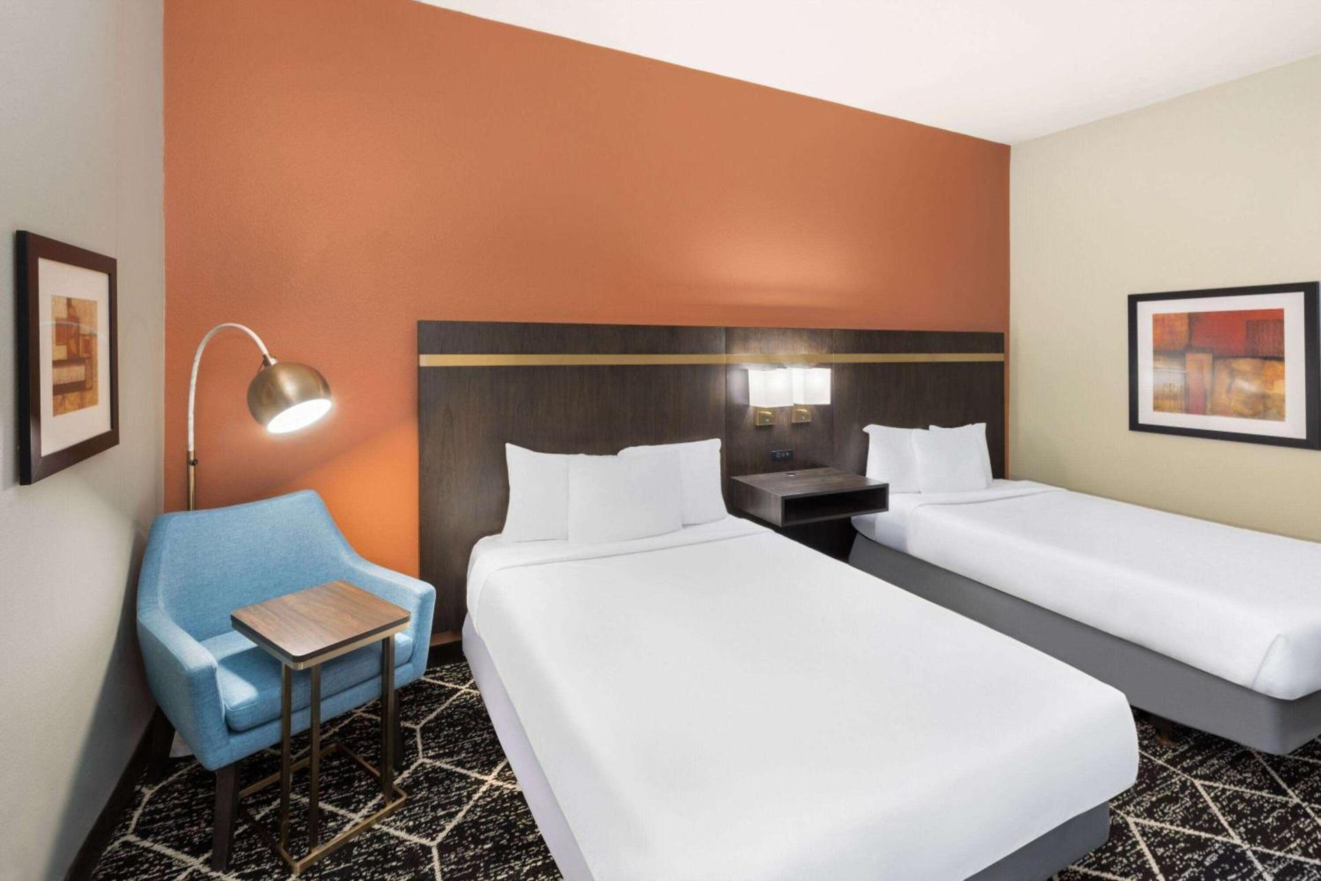 La Quinta by Wyndham Olathe photo 7