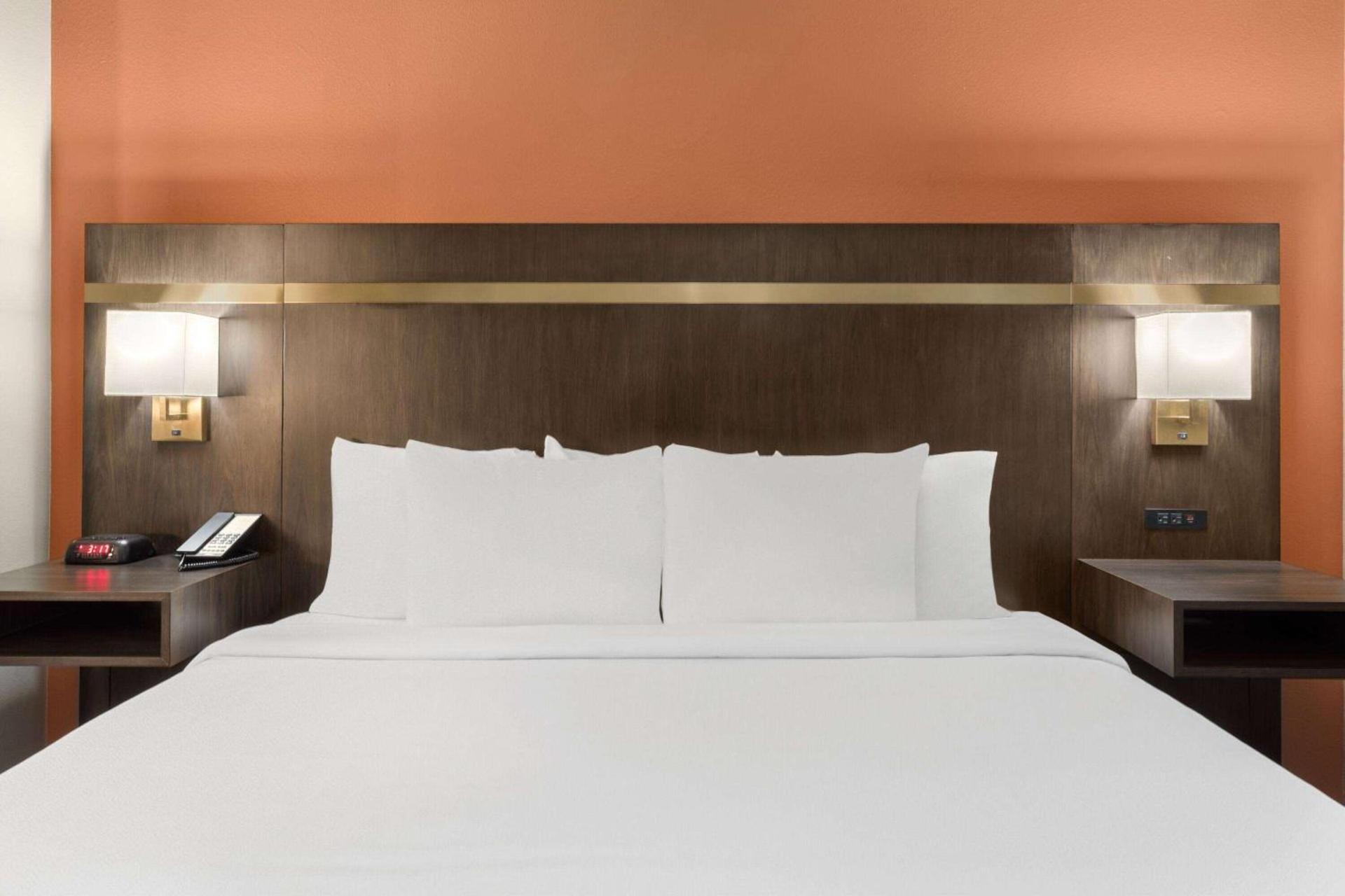 La Quinta by Wyndham Olathe photo 12