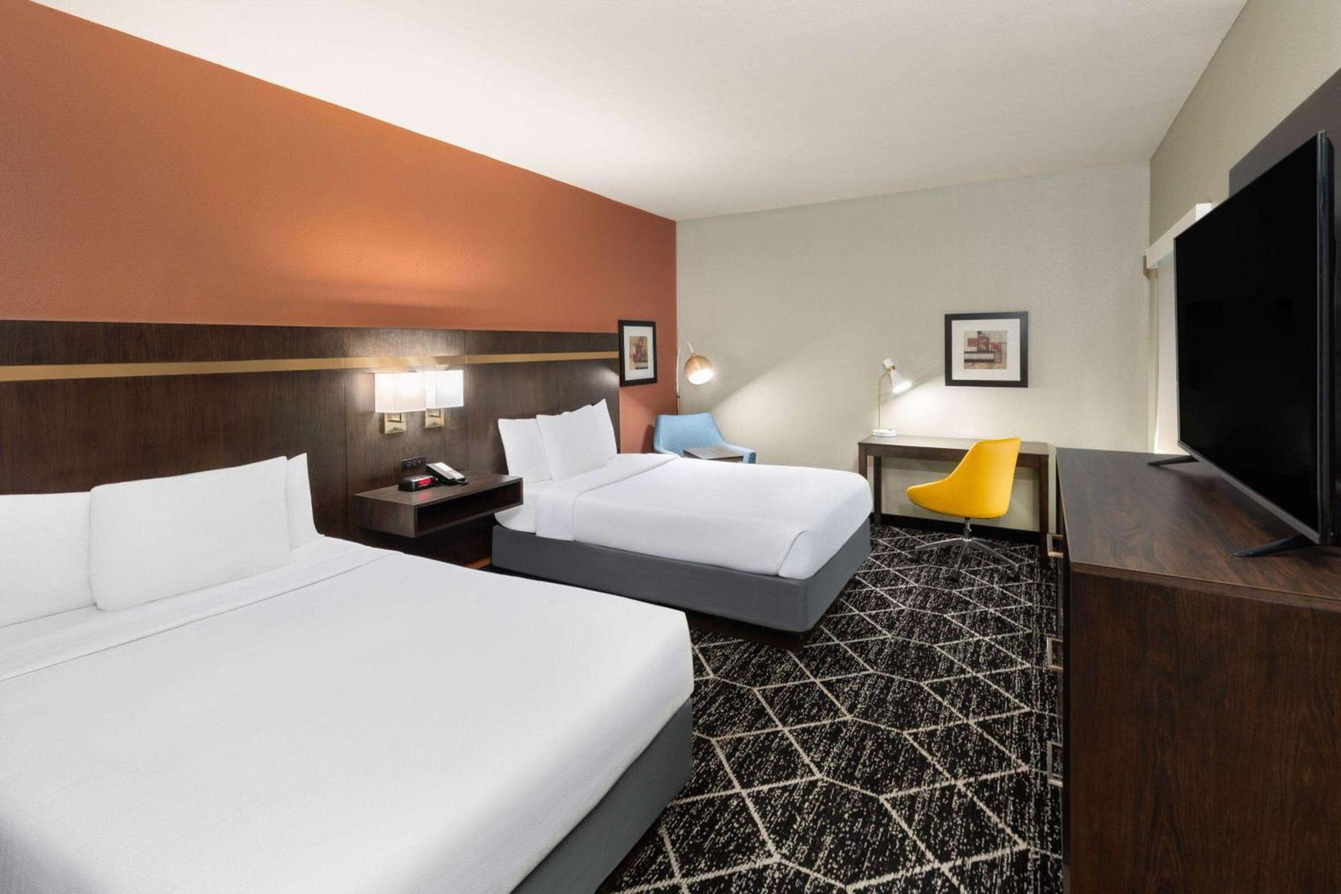 La Quinta by Wyndham Olathe photo 16