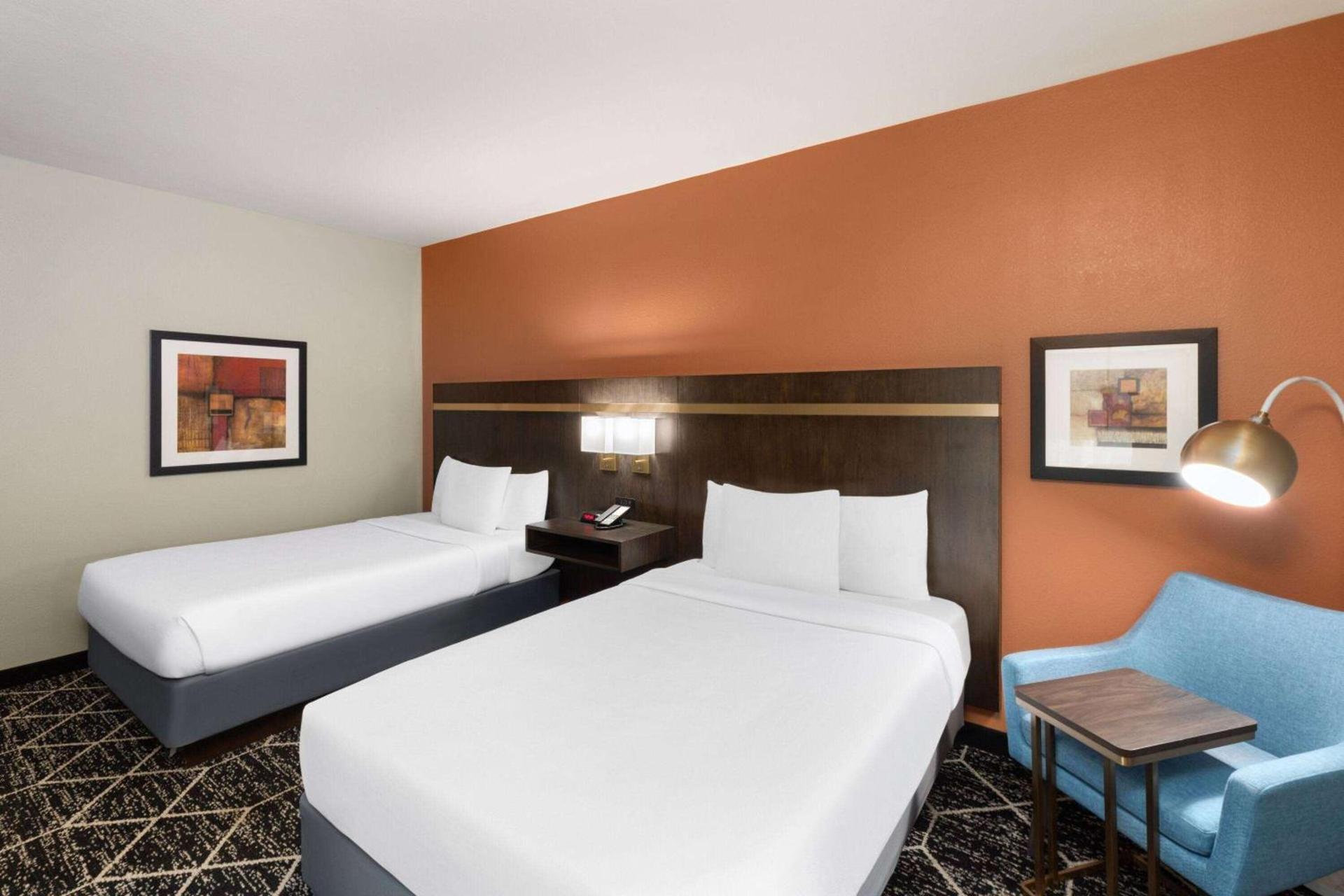 La Quinta by Wyndham Olathe photo 18