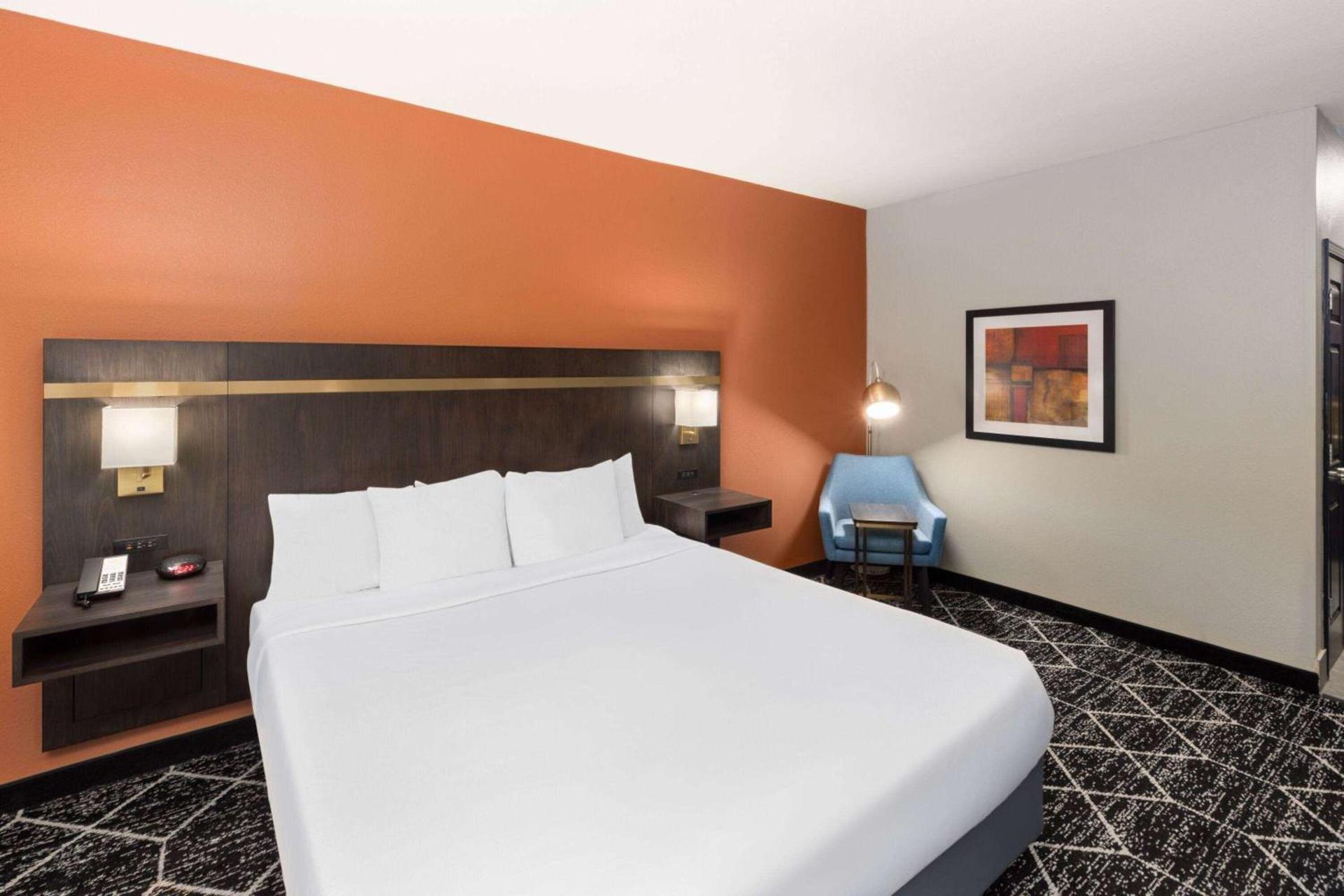 La Quinta by Wyndham Olathe photo 19