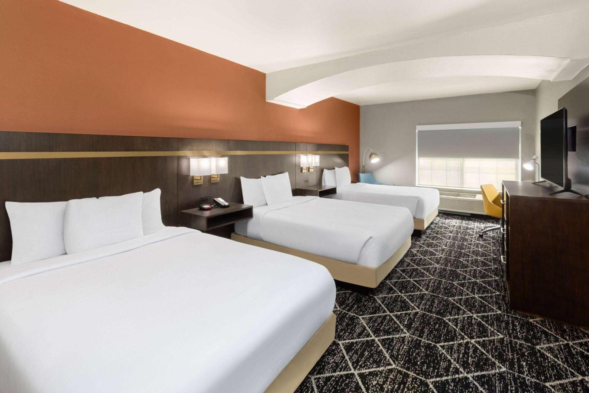 La Quinta by Wyndham Olathe photo 21