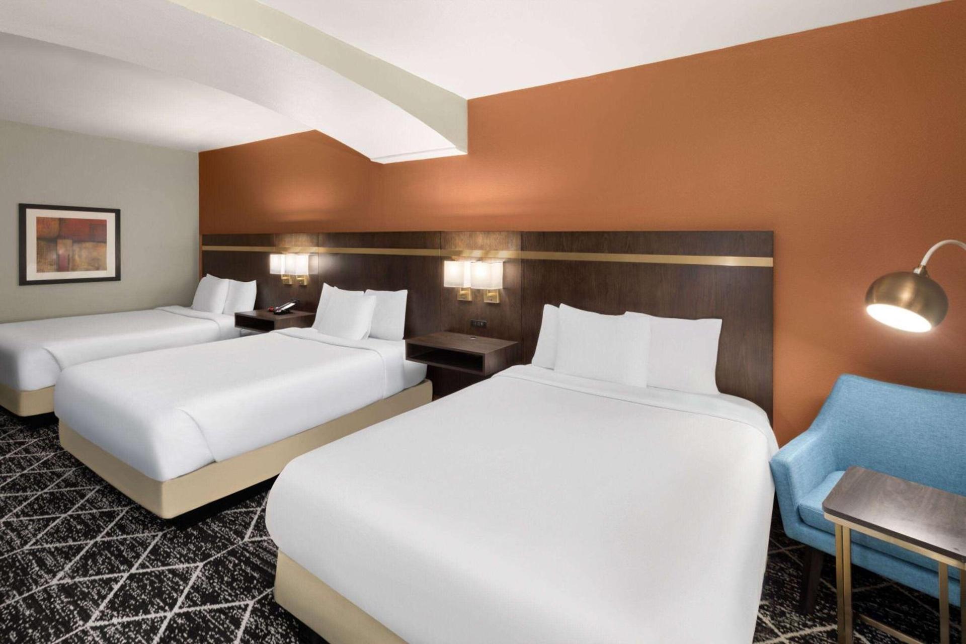 La Quinta by Wyndham Olathe photo 22
