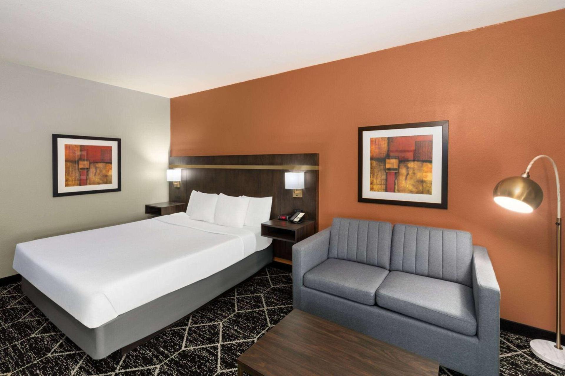La Quinta by Wyndham Olathe photo 24