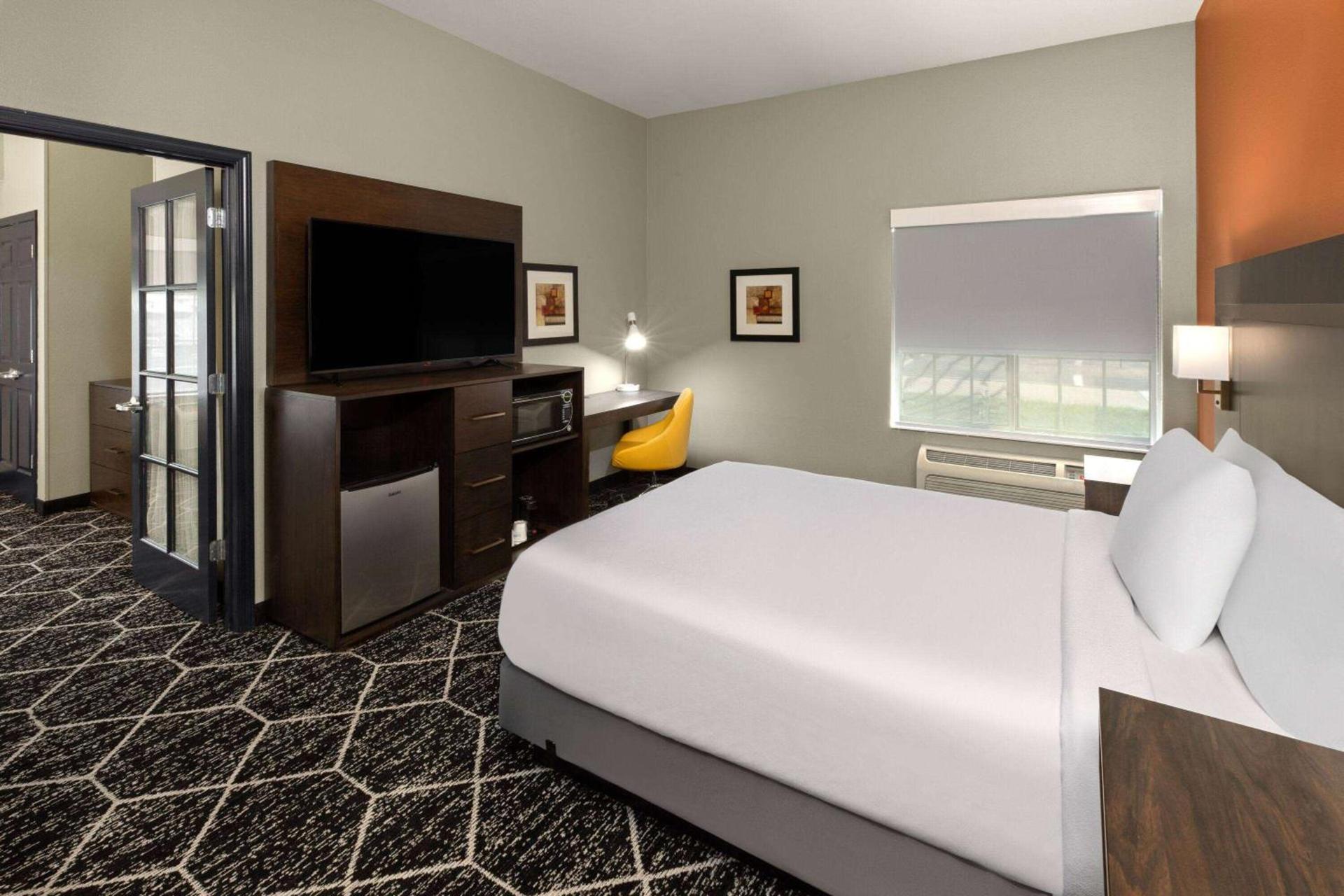 La Quinta by Wyndham Olathe photo 27