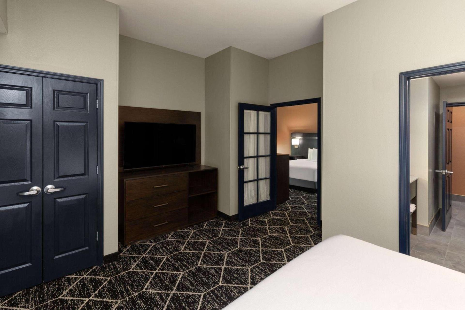 La Quinta by Wyndham Olathe photo 29