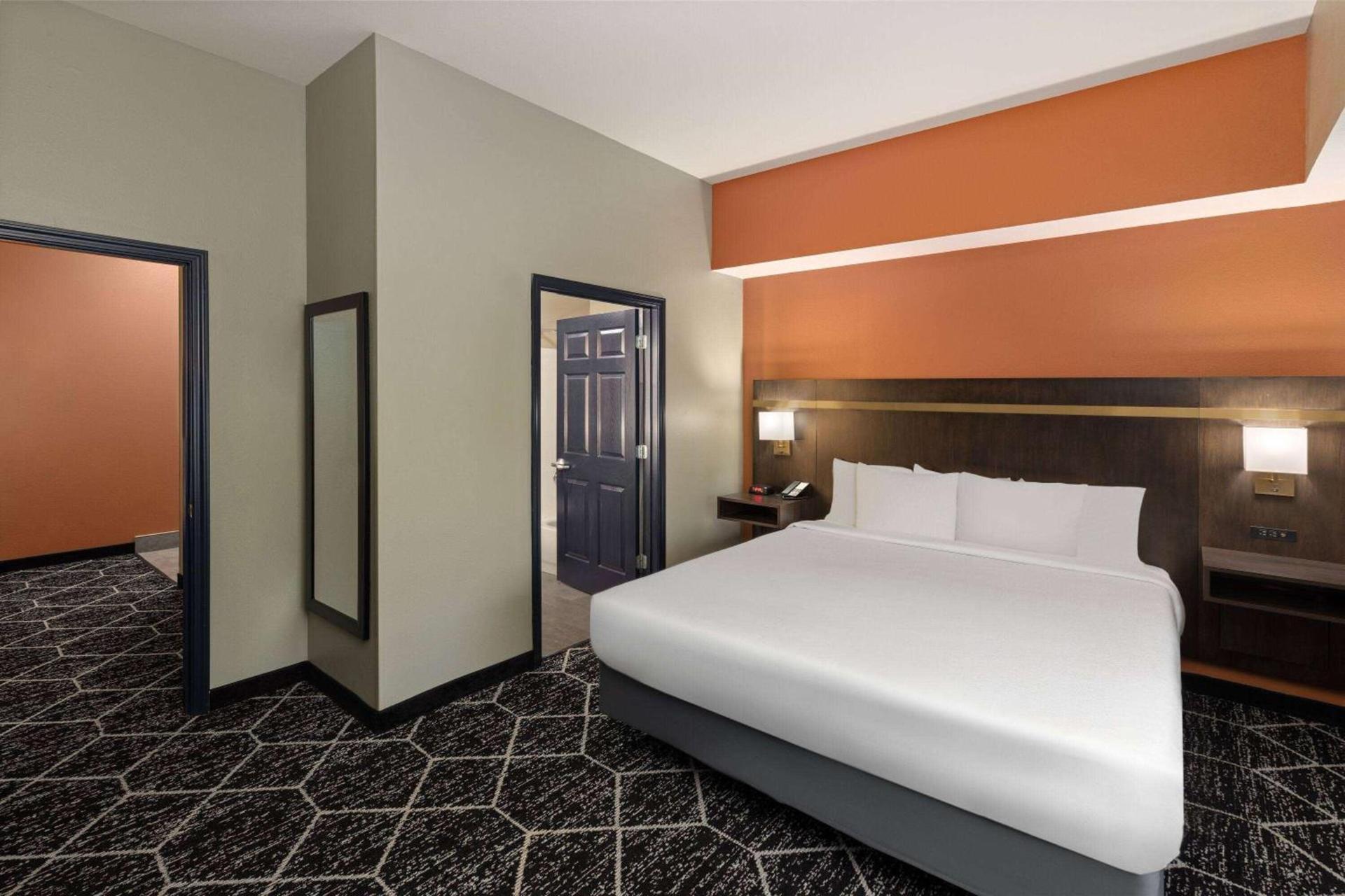 La Quinta by Wyndham Olathe photo 28