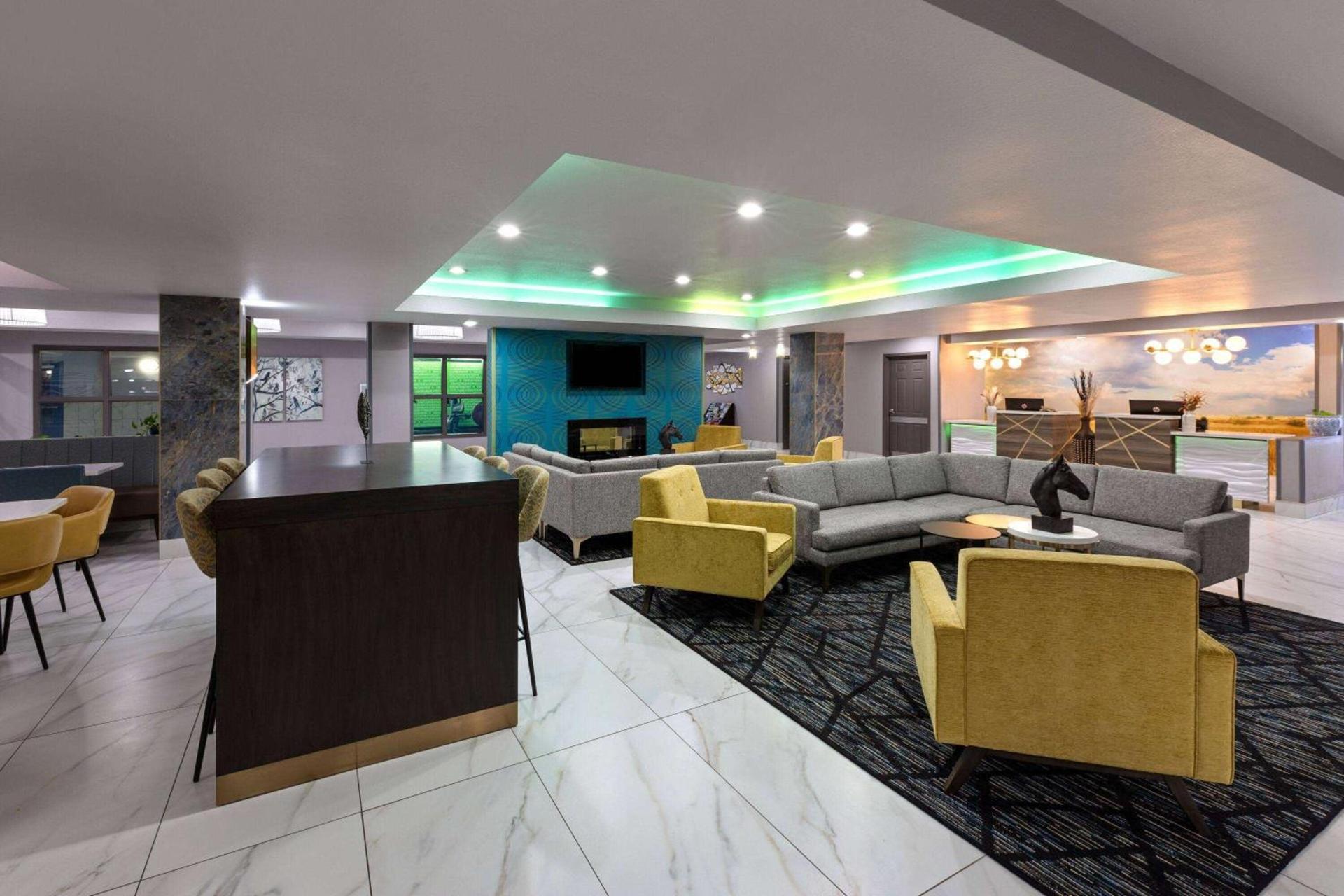 La Quinta by Wyndham Olathe photo 32