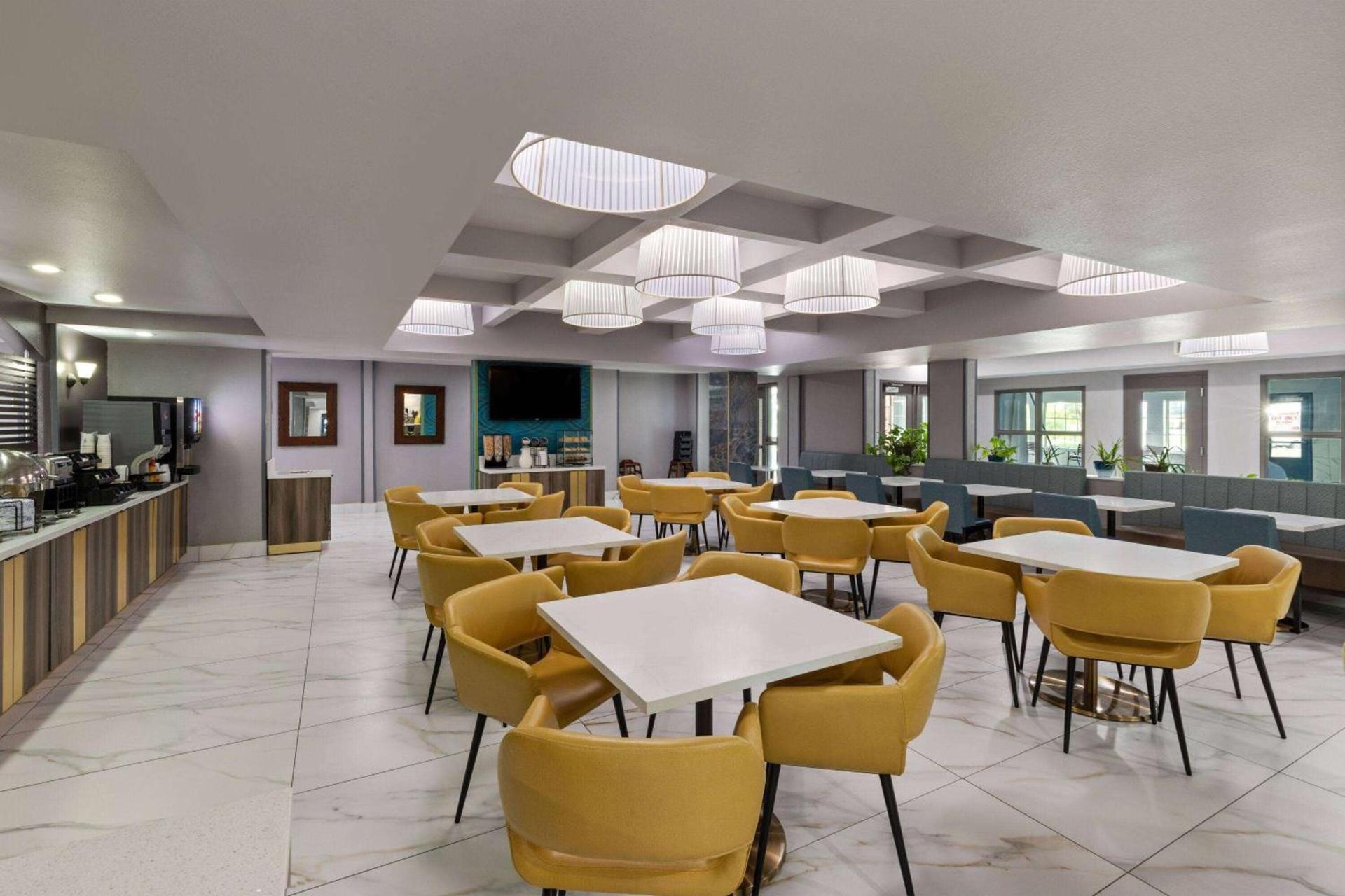 La Quinta by Wyndham Olathe photo 37