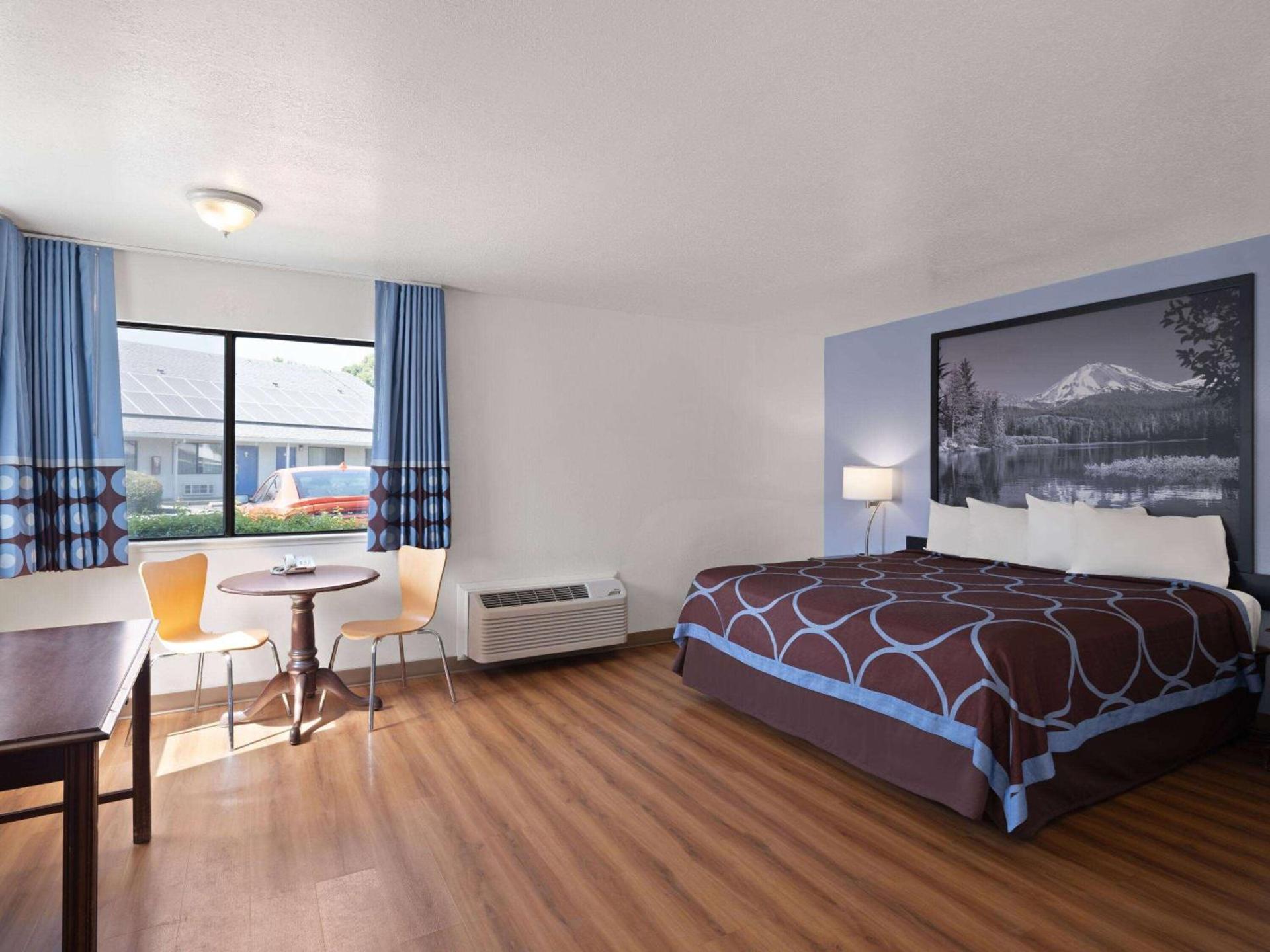Super 8 by Wyndham Dunnigan photo 36