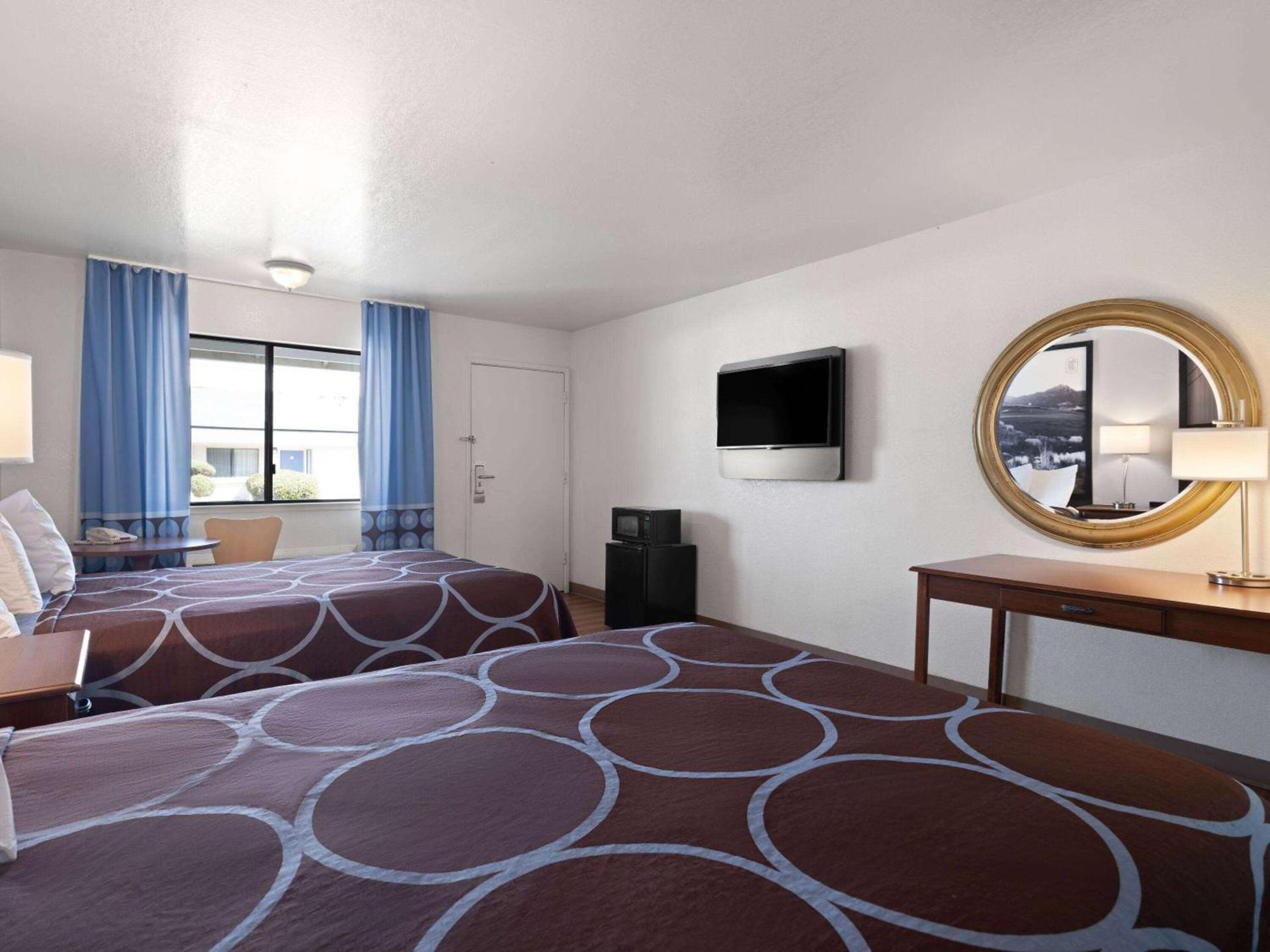 Super 8 by Wyndham Dunnigan photo 18