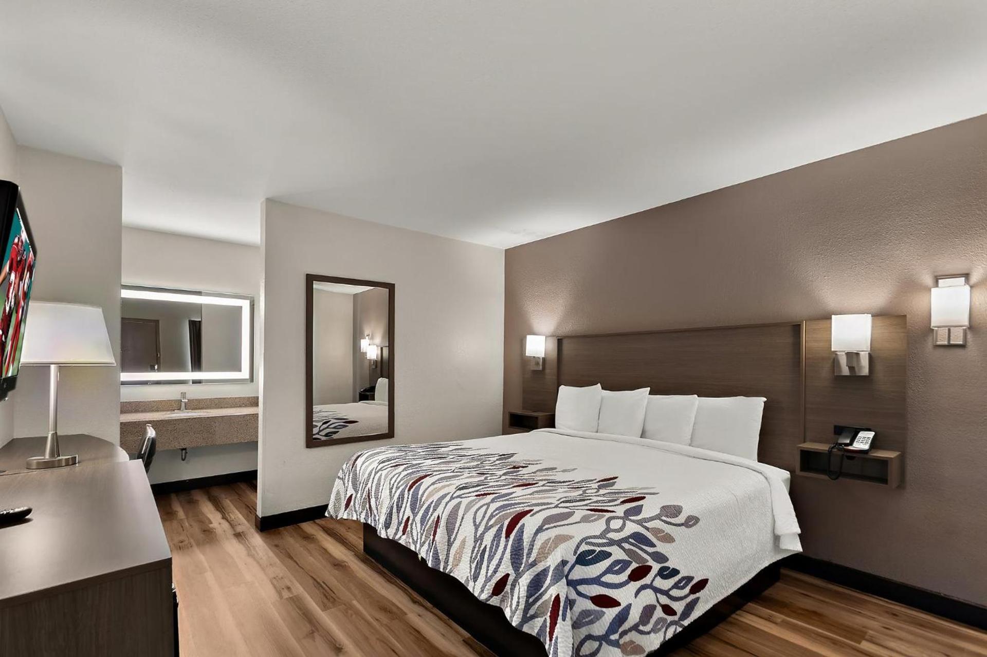 Red Roof Inn Winchester, VA photo 15