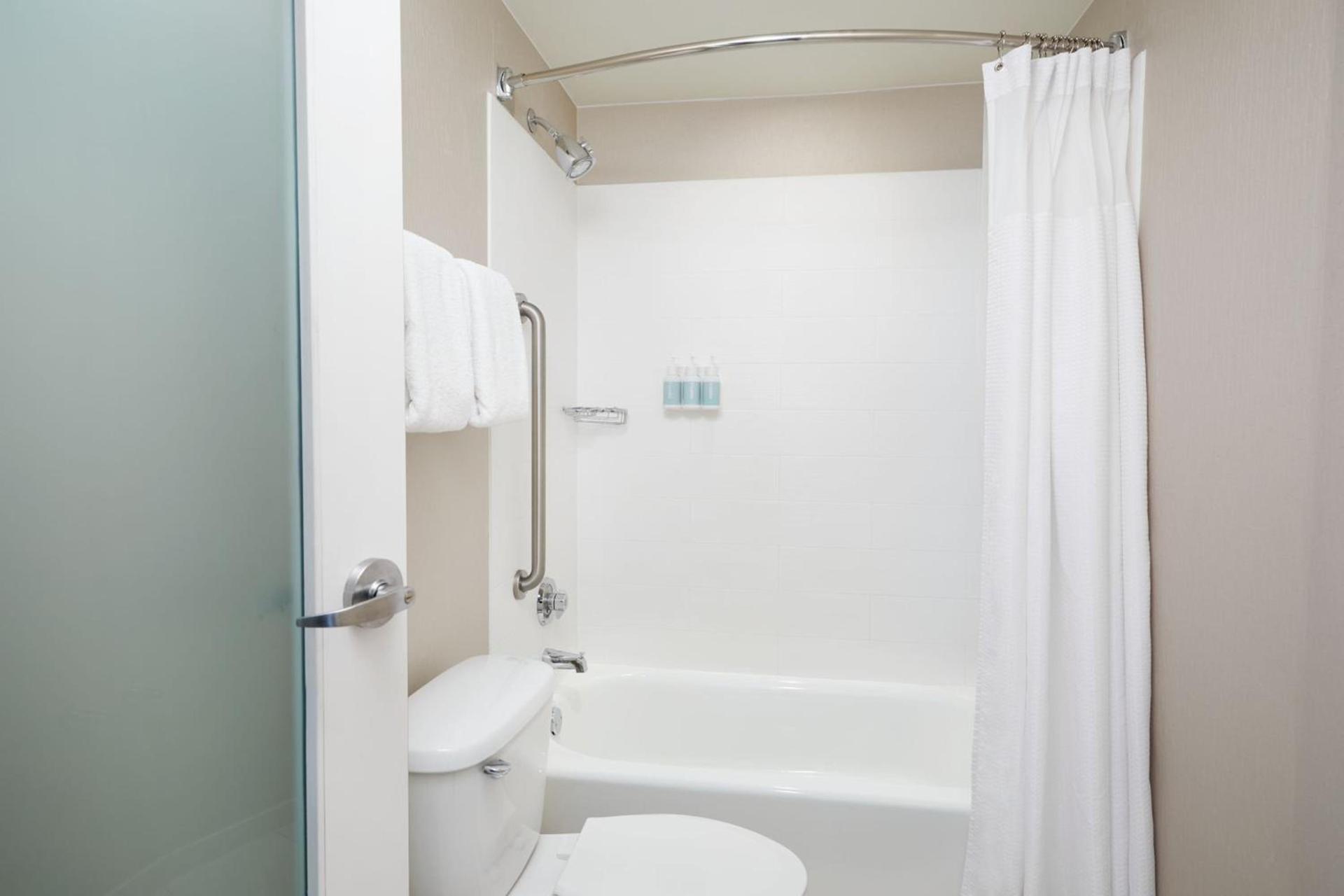 SpringHill Suites St. Louis Brentwood photo 13