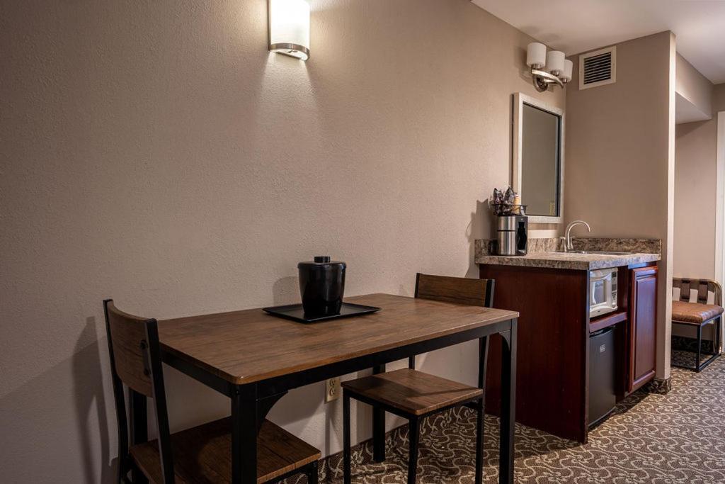 D. Hotel Suites & Spa photo 33