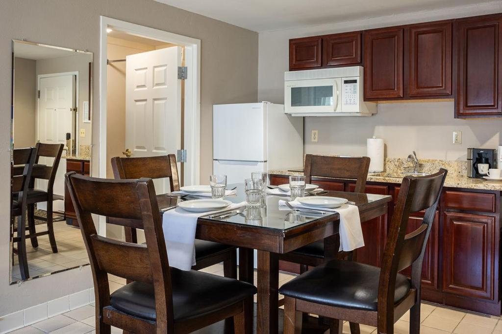 D. Hotel Suites & Spa photo 34