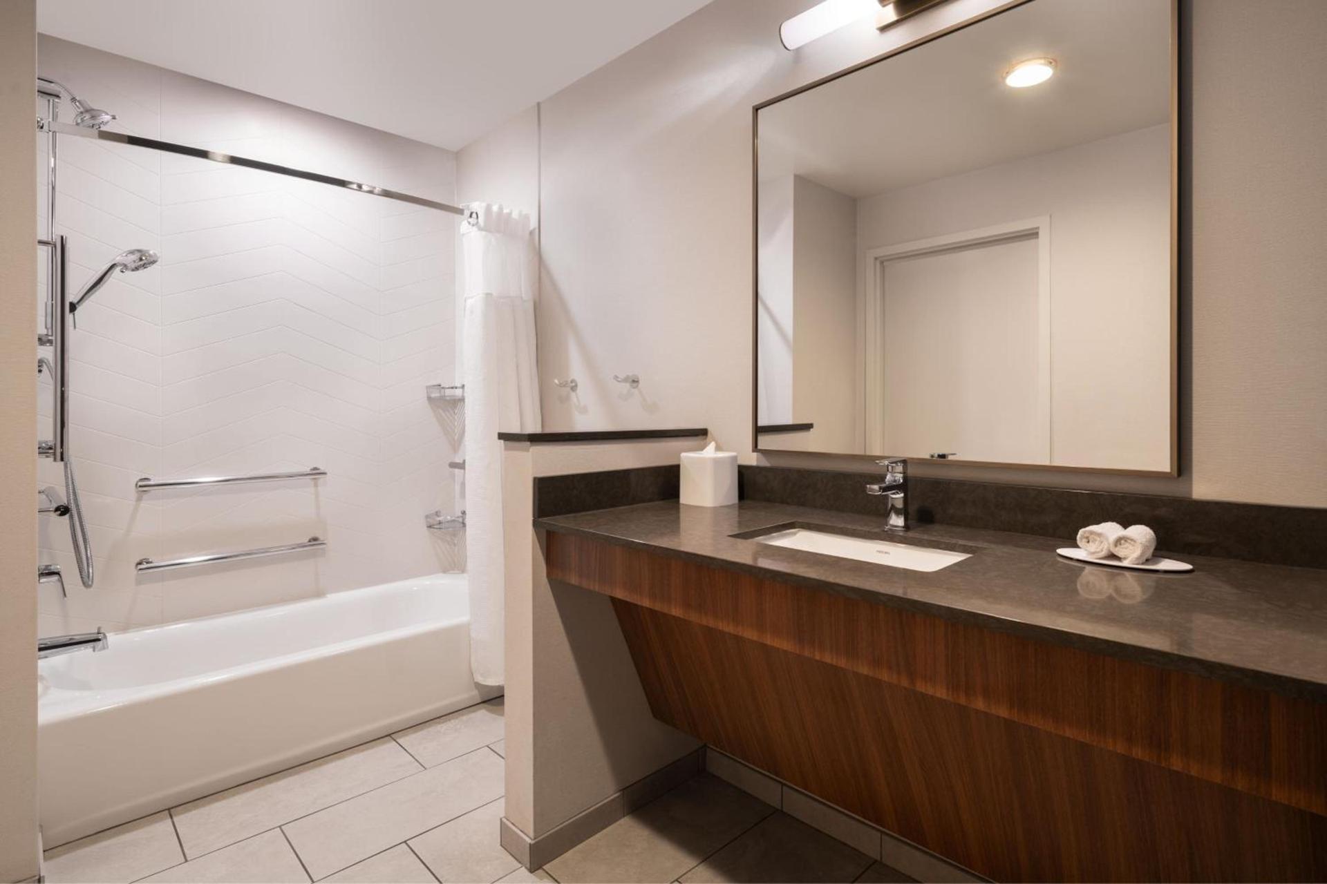 Fairfield Inn & Suites by Marriott Cleveland Tiedeman Road photo 15