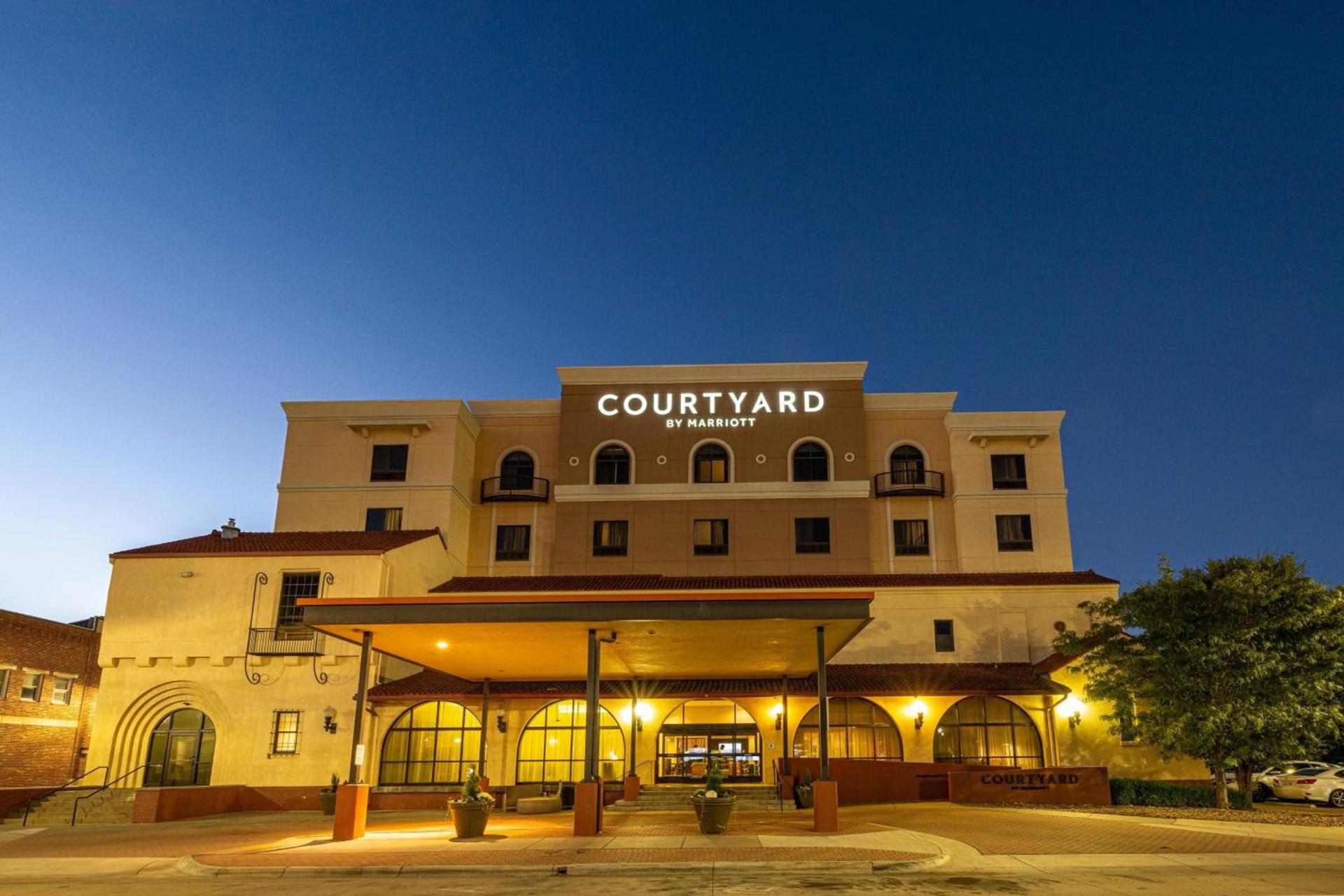 Courtyard by Marriott Wichita at Old Town photo 2