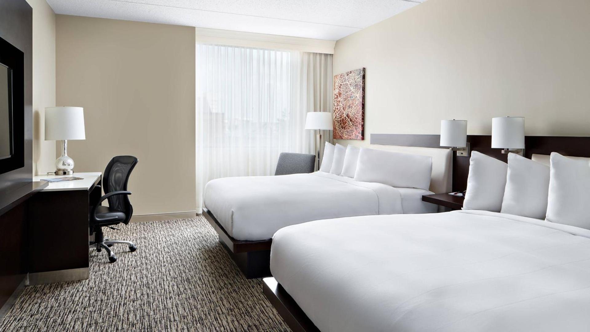 Pittsburgh Marriott North photo 2