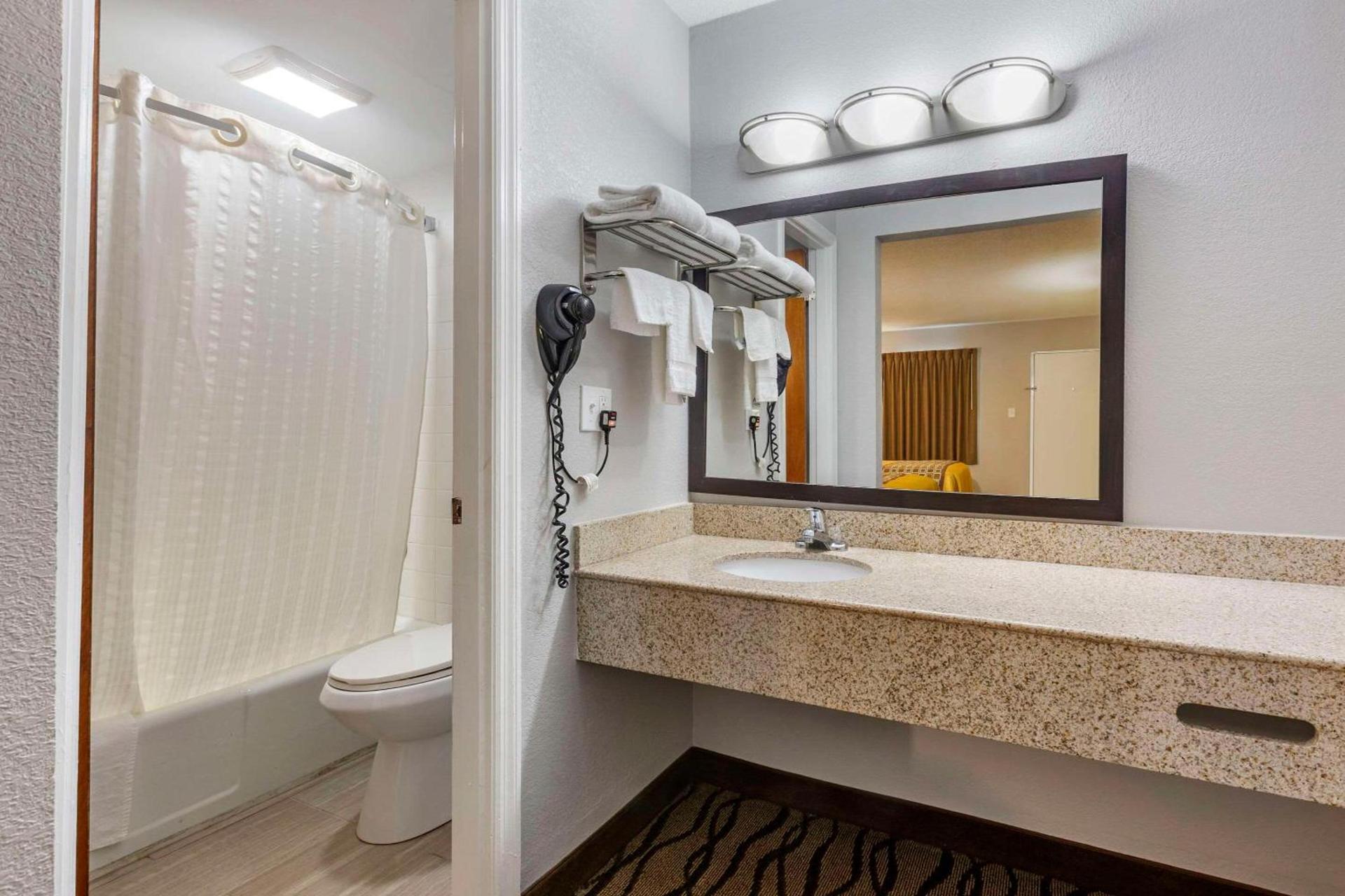 Rodeway Inn Union photo 19