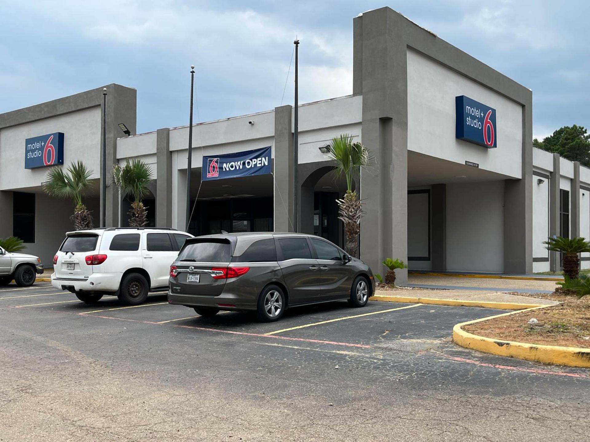 Motel 6 Nacogdoches TX SFA University photo 3