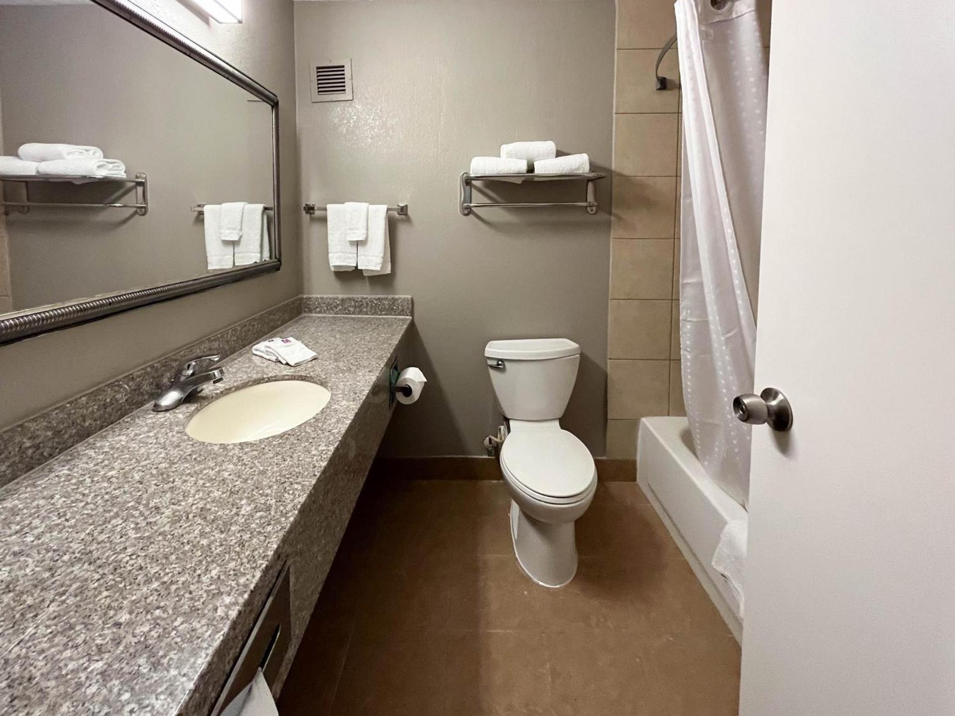Motel 6 Nacogdoches TX SFA University photo 11