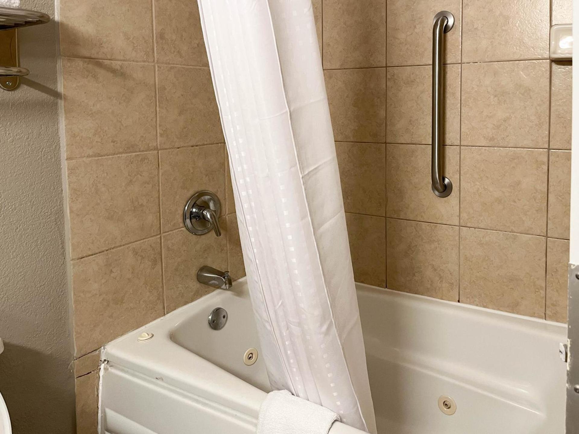 Motel 6 Nacogdoches TX SFA University photo 13