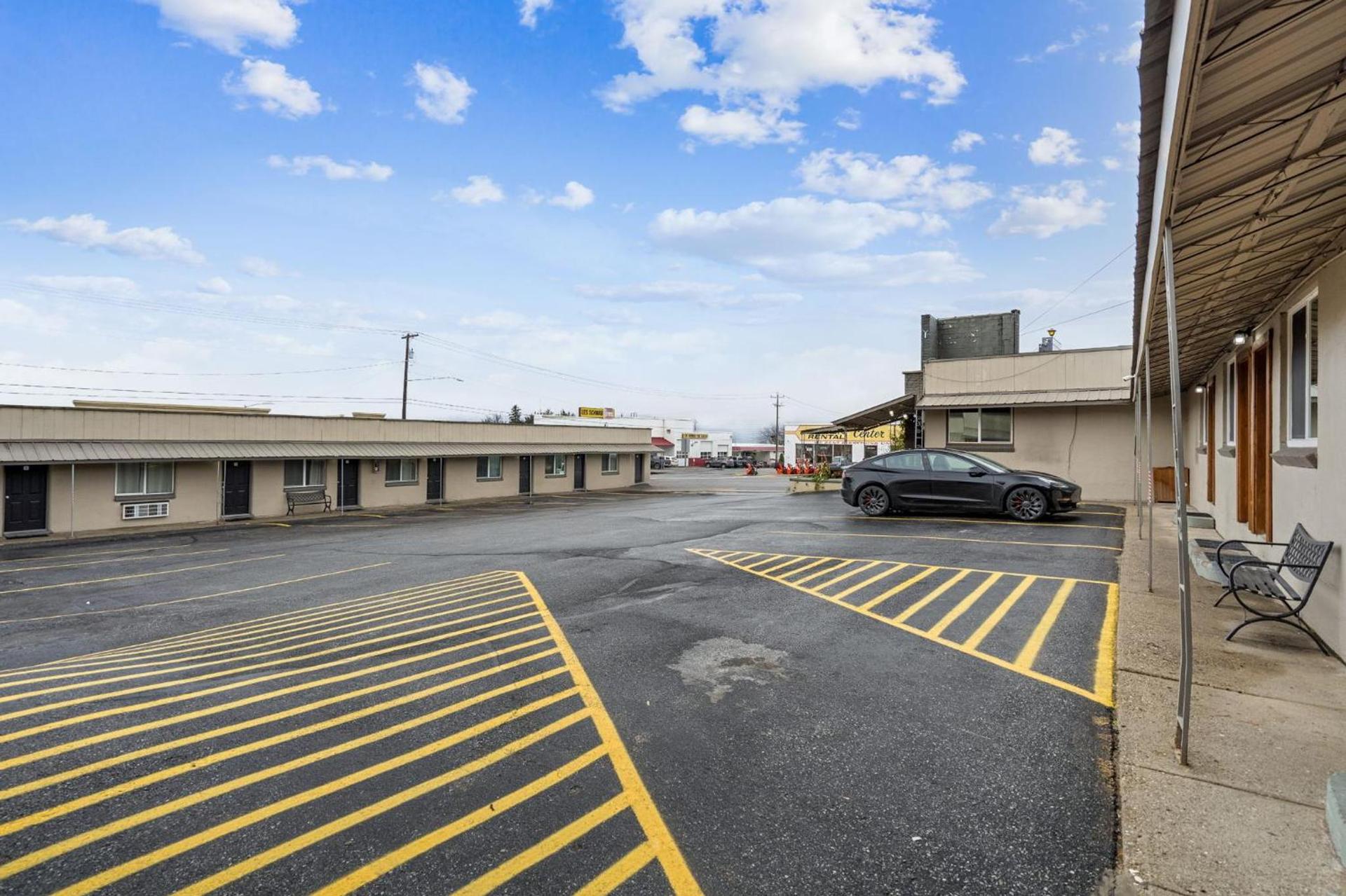 Selkirk Motel photo 34