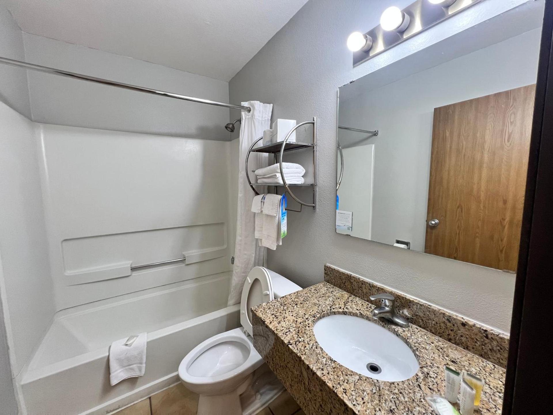 Antelope Inn & Suites photo 45