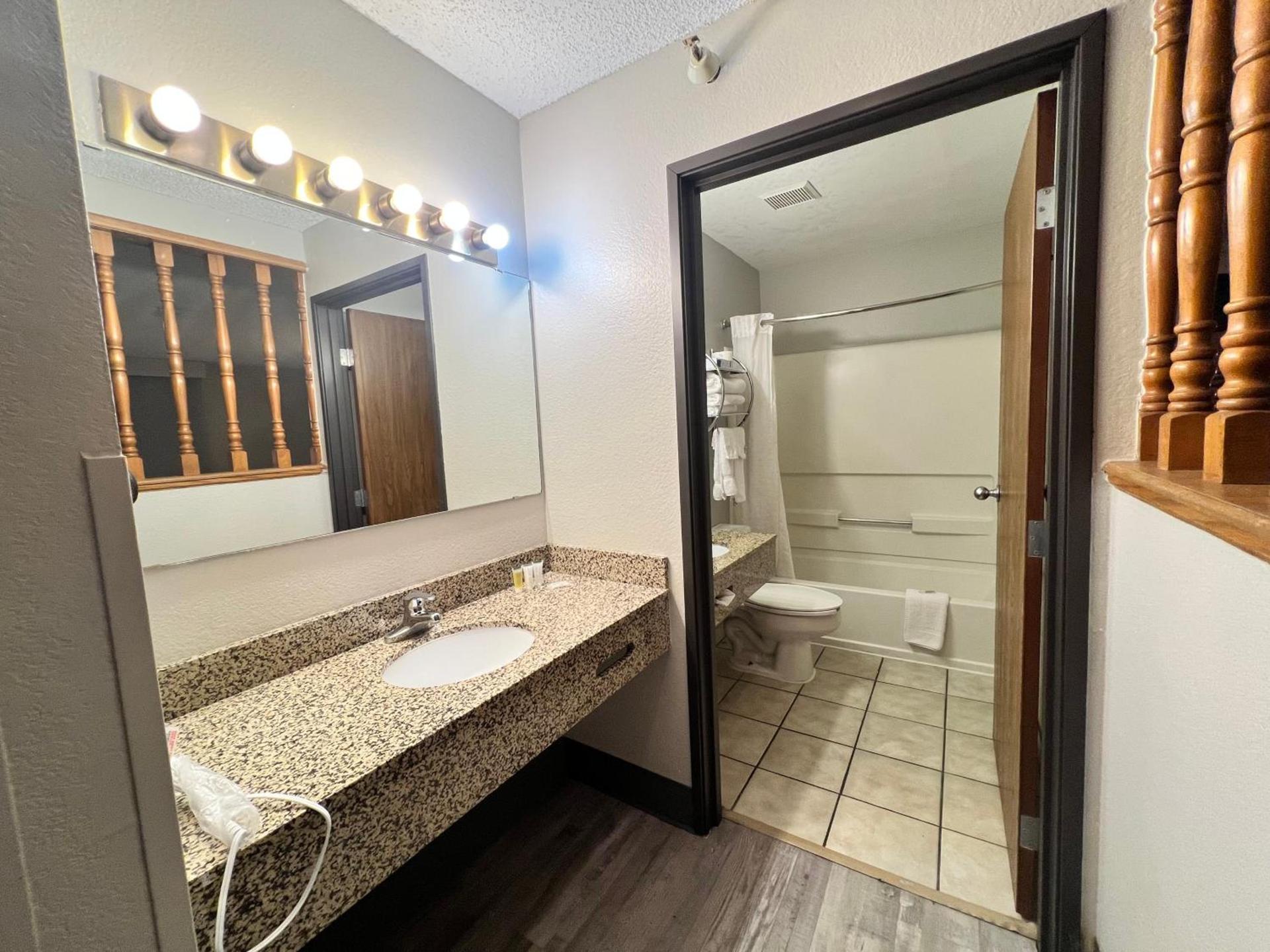 Antelope Inn & Suites photo 43