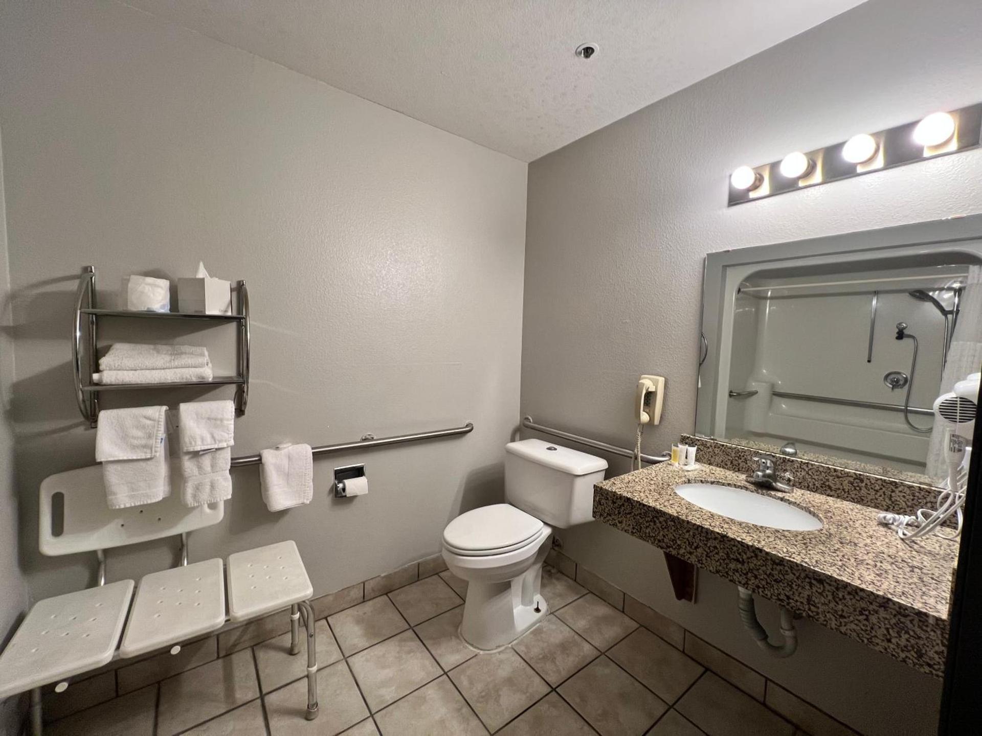 Antelope Inn & Suites photo 46