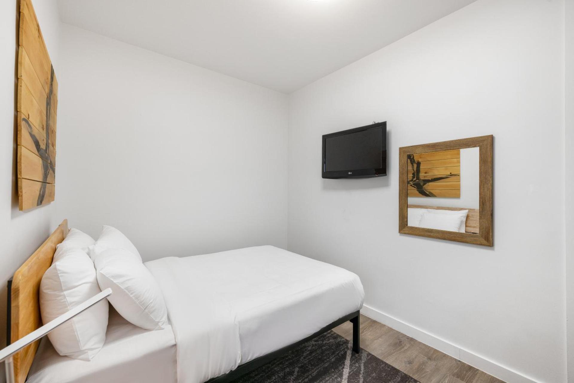 Hotel 27 by LuxUrban photo 22