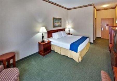 Holiday Inn Express & Suites Clinton by IHG photo 3
