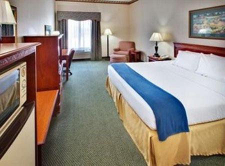 Holiday Inn Express & Suites Clinton by IHG photo 2