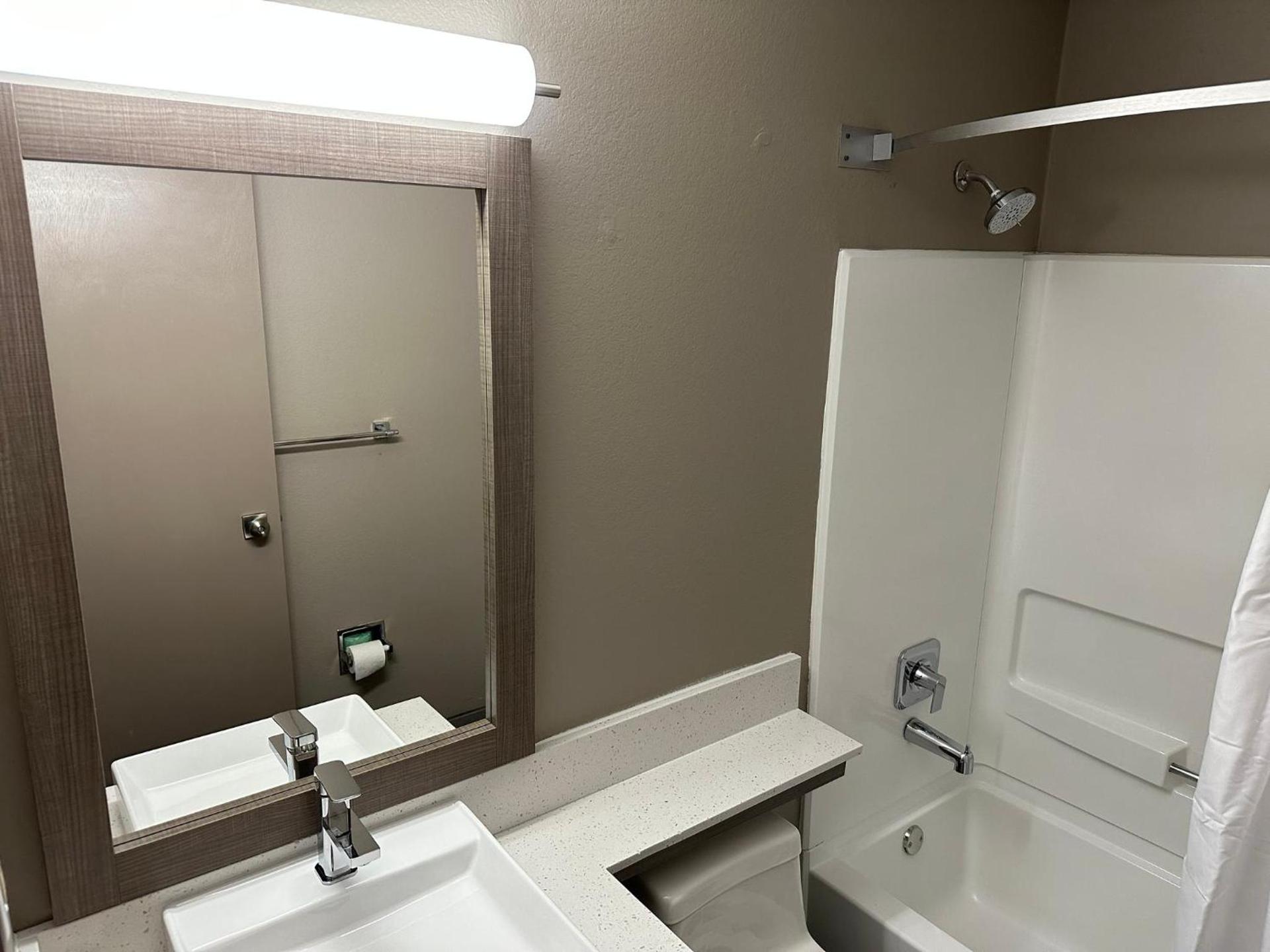 Red Roof Inn PLUS Belleville photo 35