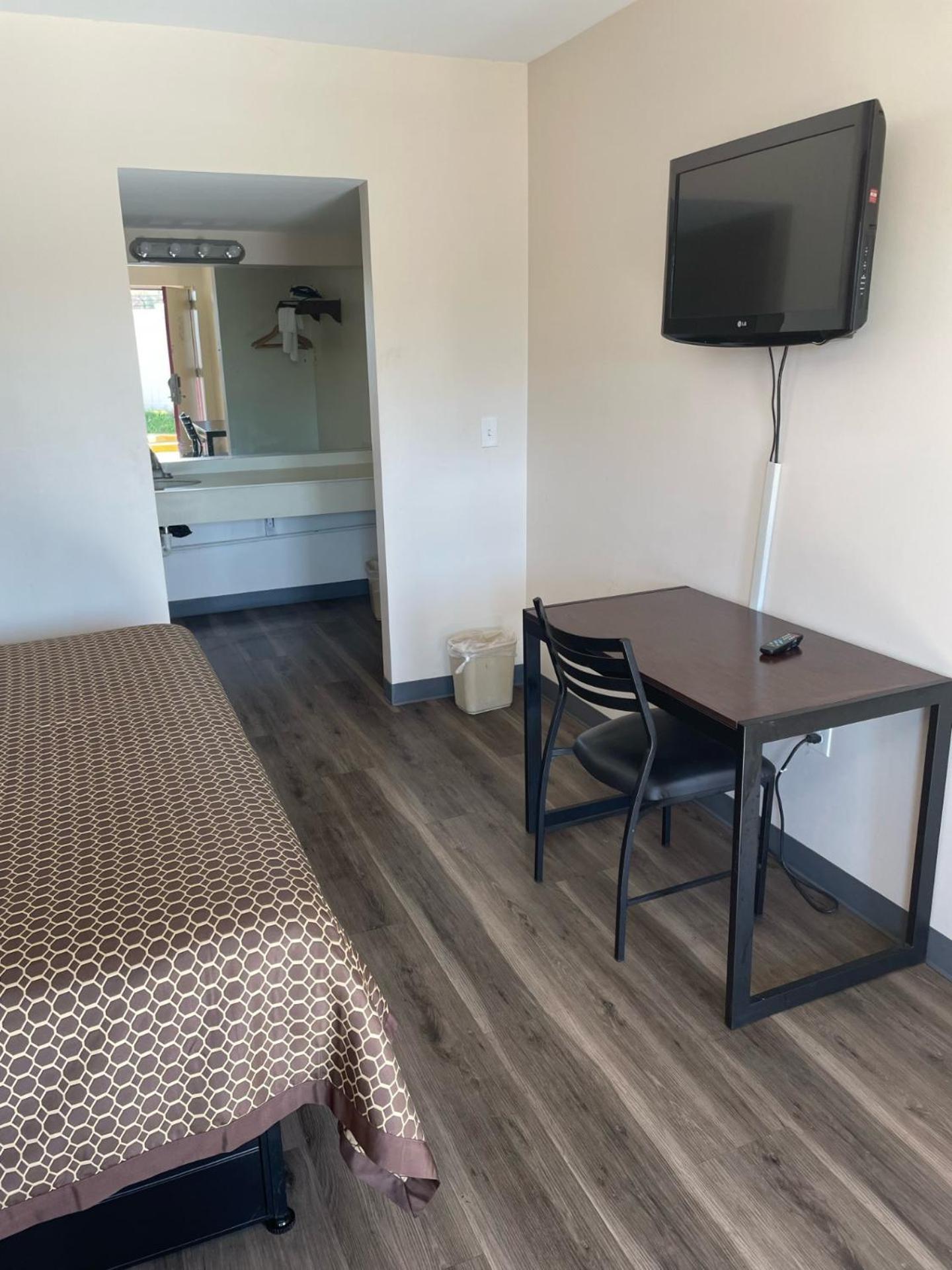 Express Inn-Rahway photo 24